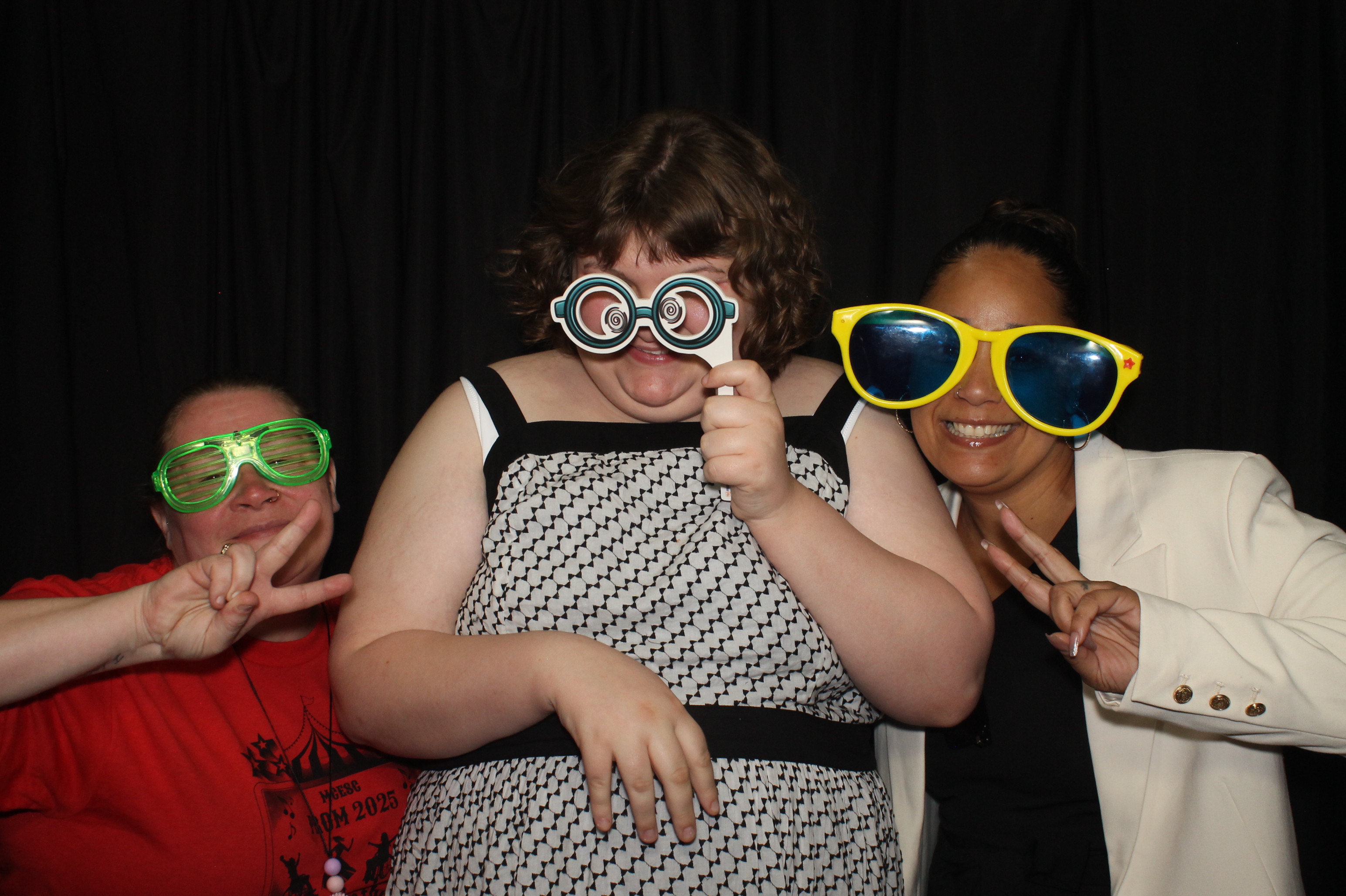 Montgomery County Prom | View more photos from the event at gallery.photoboothcincy.com/u/PhotoBoothCincy/Montgomery-County-Prom