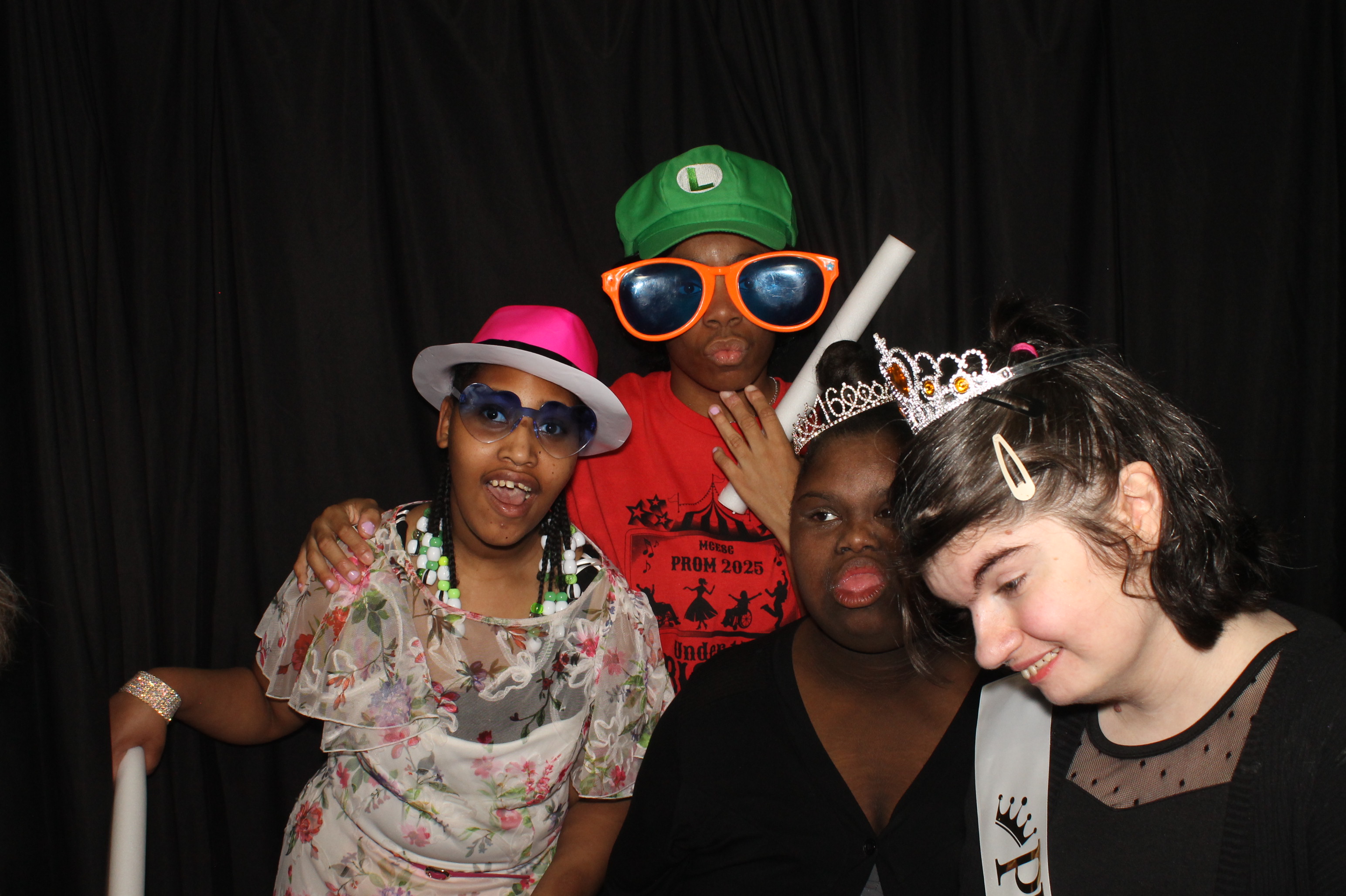 Montgomery County Prom | View more photos from the event at gallery.photoboothcincy.com/u/PhotoBoothCincy/Montgomery-County-Prom