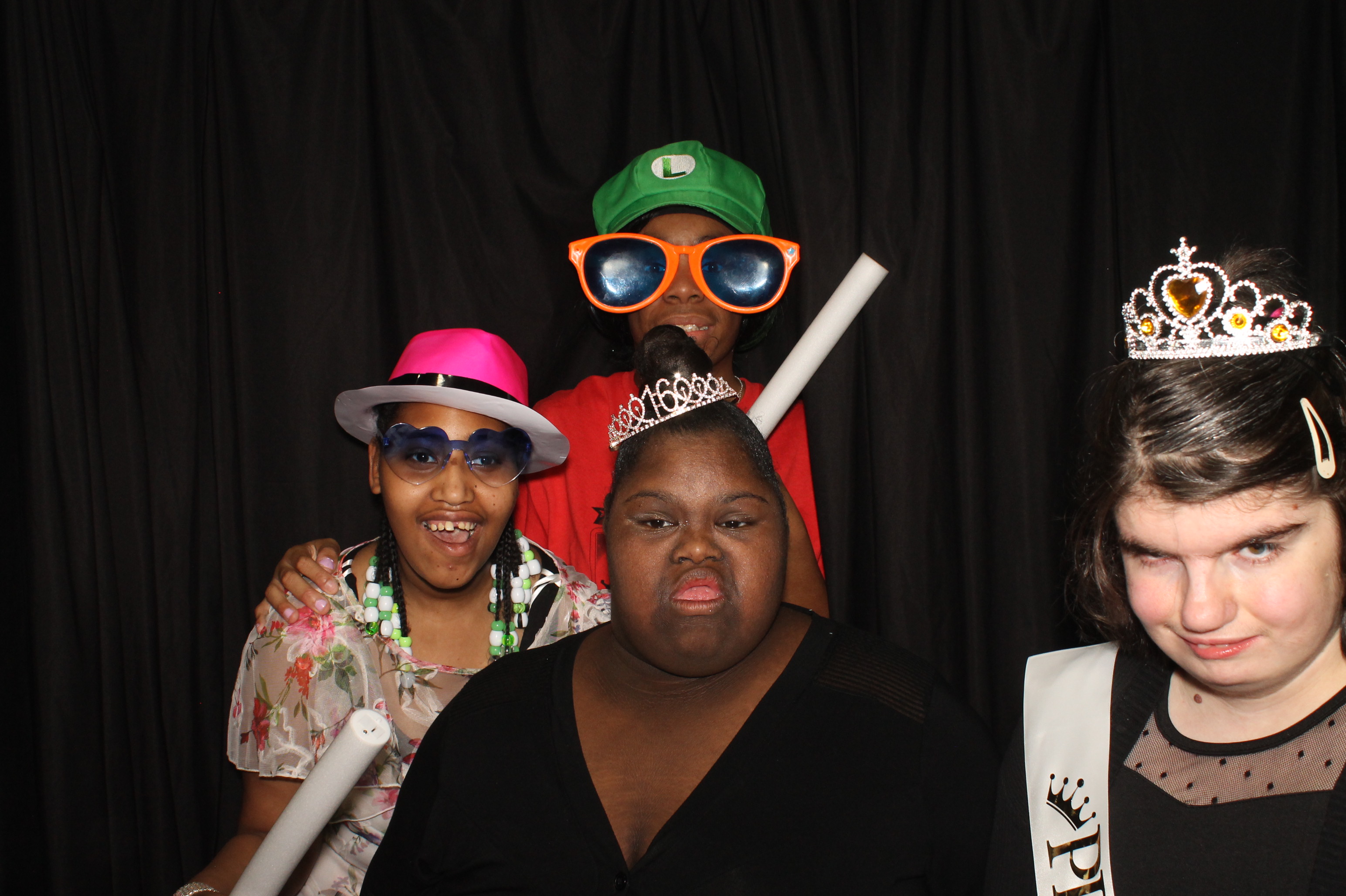 Montgomery County Prom | View more photos from the event at gallery.photoboothcincy.com/u/PhotoBoothCincy/Montgomery-County-Prom