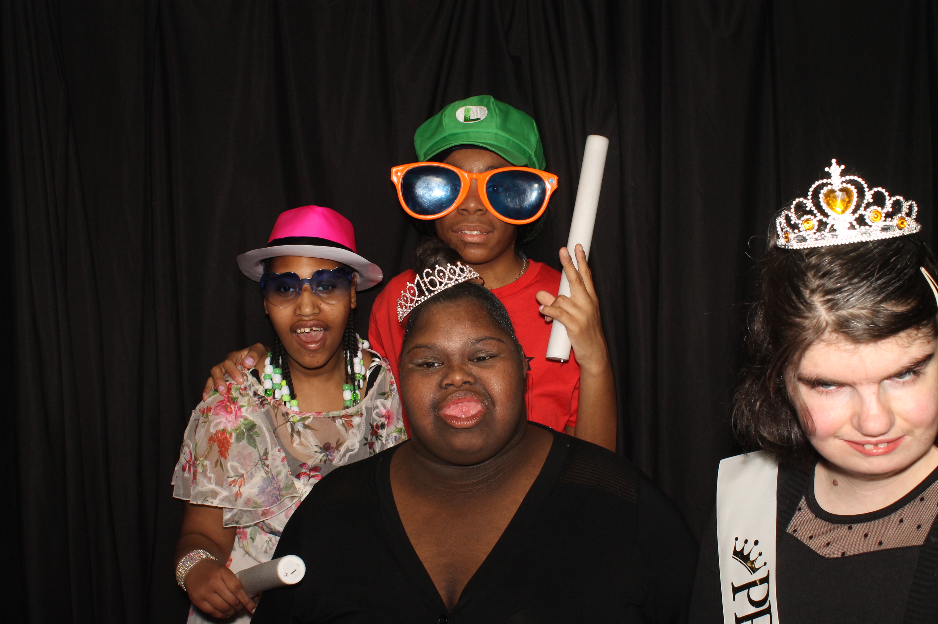 Montgomery County Prom | View more photos from the event at gallery.photoboothcincy.com/u/PhotoBoothCincy/Montgomery-County-Prom