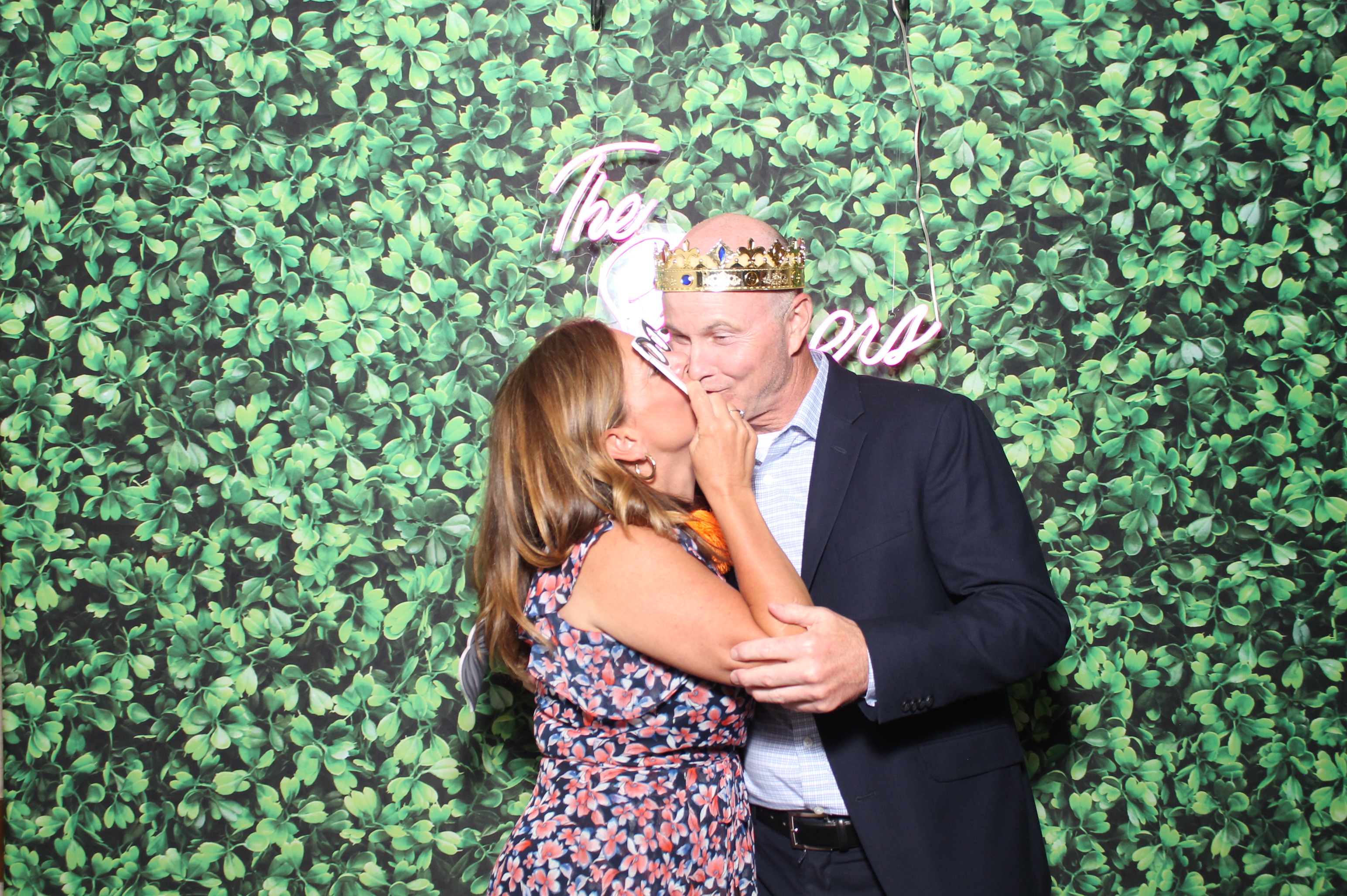 Mr. & Mrs Skinner | View more photos from the event at gallery.photoboothcincy.com/u/PhotoBoothCincy/Mr-Mrs-Skinner