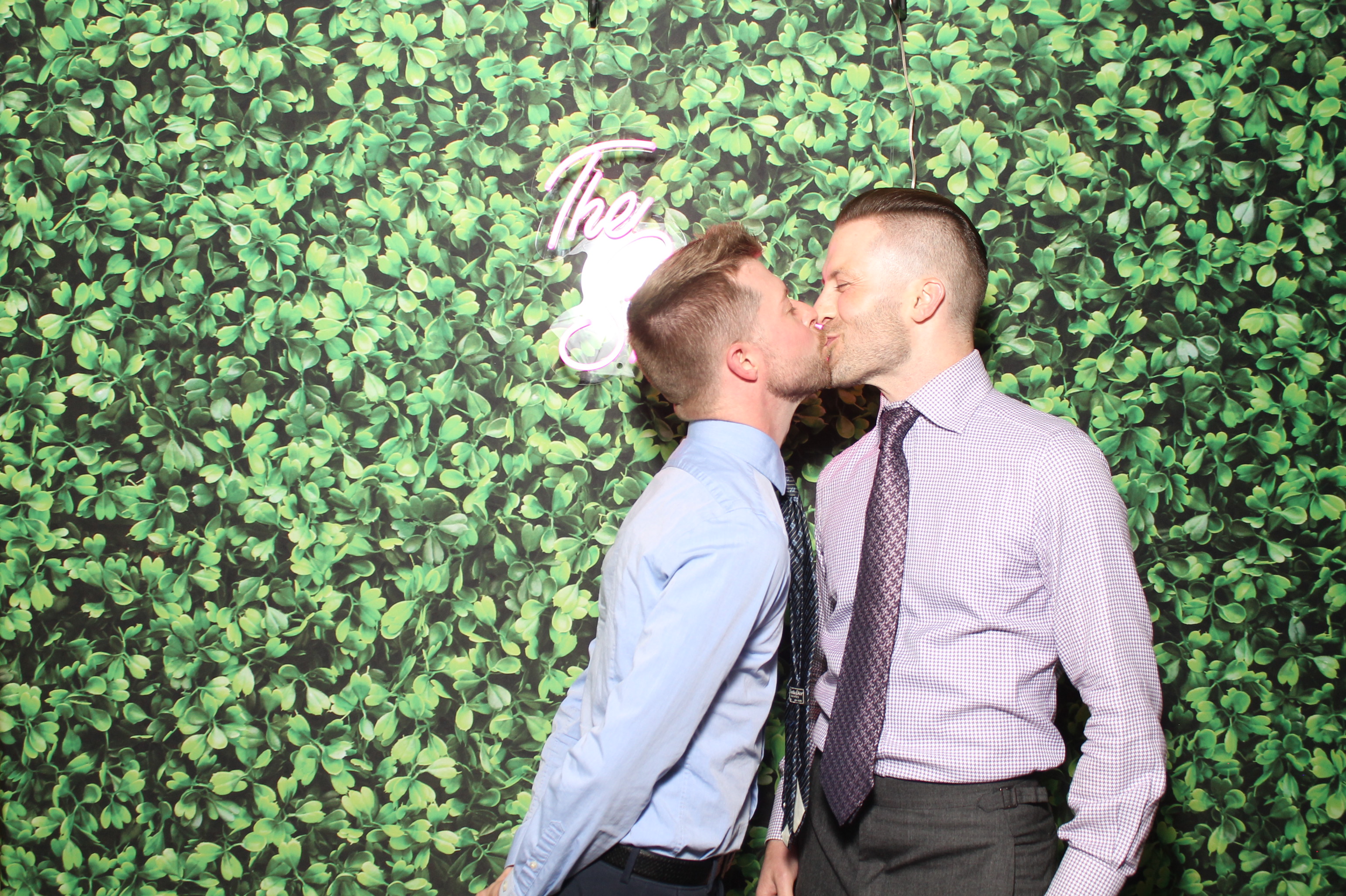 Mr. & Mrs Skinner | View more photos from the event at gallery.photoboothcincy.com/u/PhotoBoothCincy/Mr-Mrs-Skinner