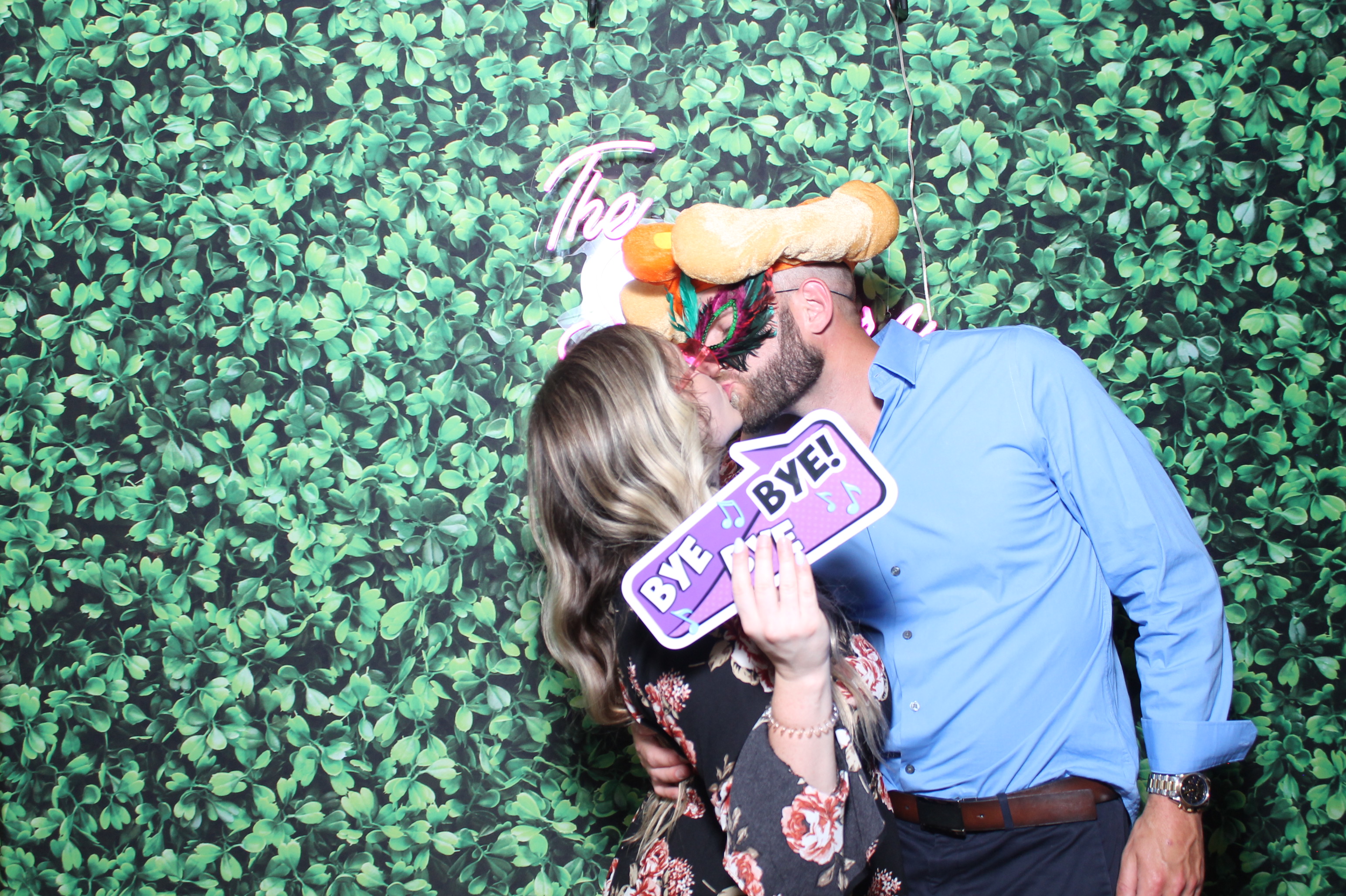 Mr. & Mrs Skinner | View more photos from the event at gallery.photoboothcincy.com/u/PhotoBoothCincy/Mr-Mrs-Skinner