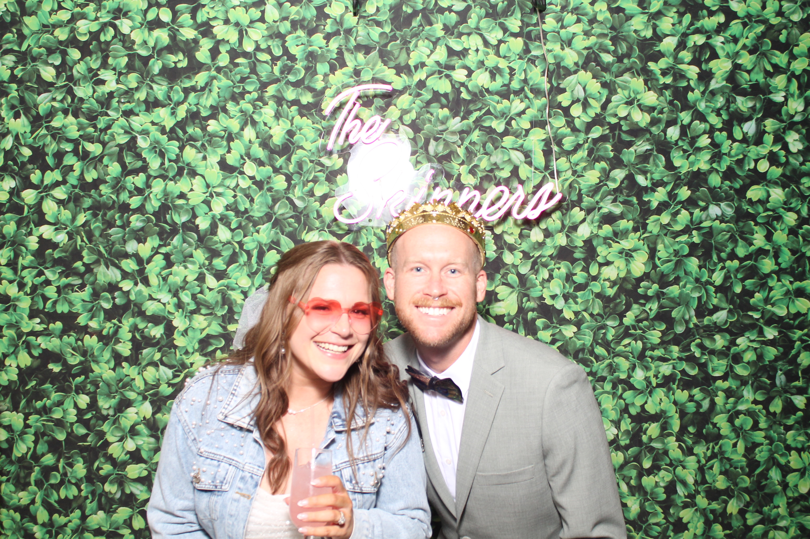 Mr. & Mrs Skinner | View more photos from the event at gallery.photoboothcincy.com/u/PhotoBoothCincy/Mr-Mrs-Skinner