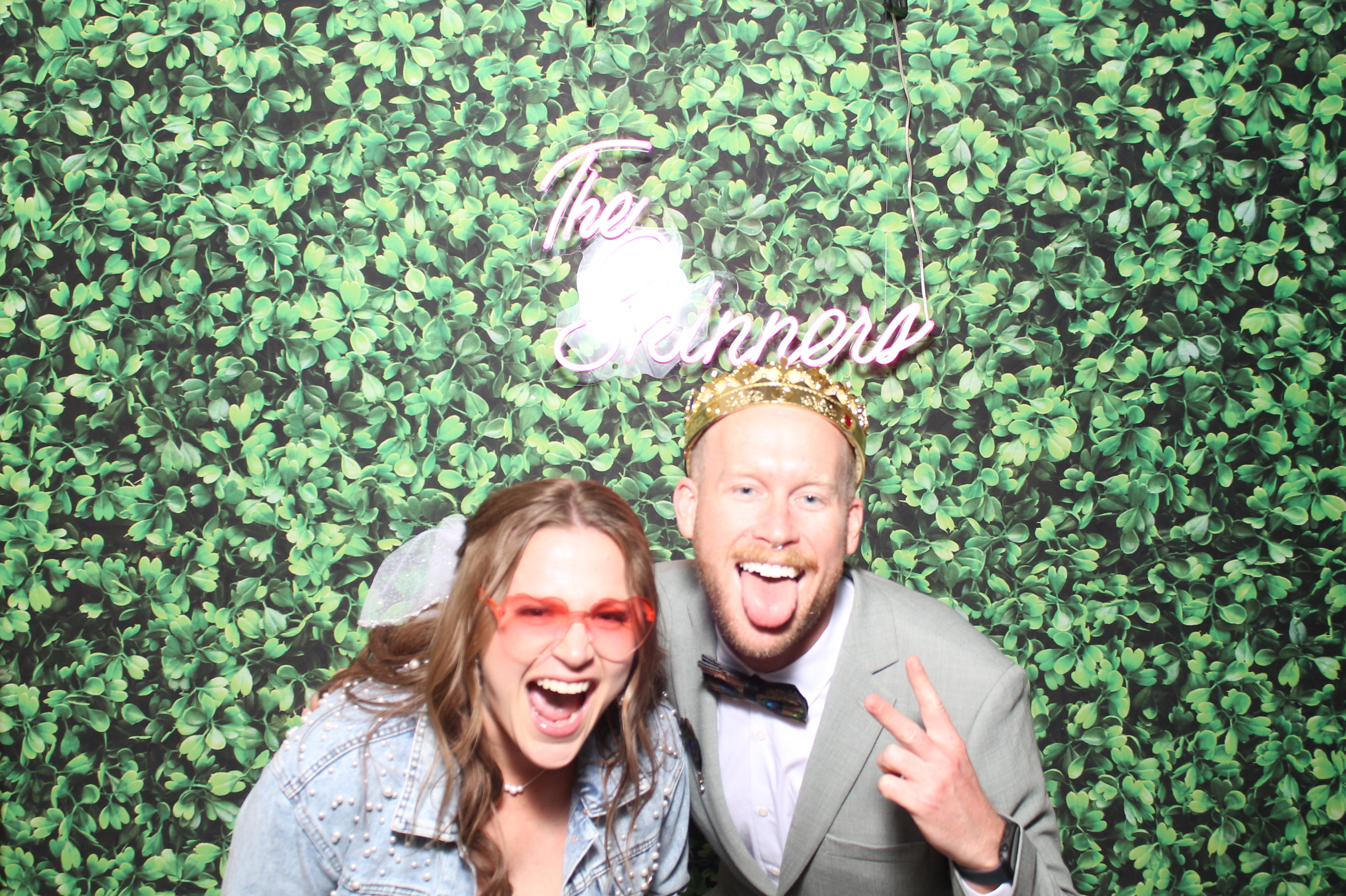 Mr. & Mrs Skinner | View more photos from the event at gallery.photoboothcincy.com/u/PhotoBoothCincy/Mr-Mrs-Skinner