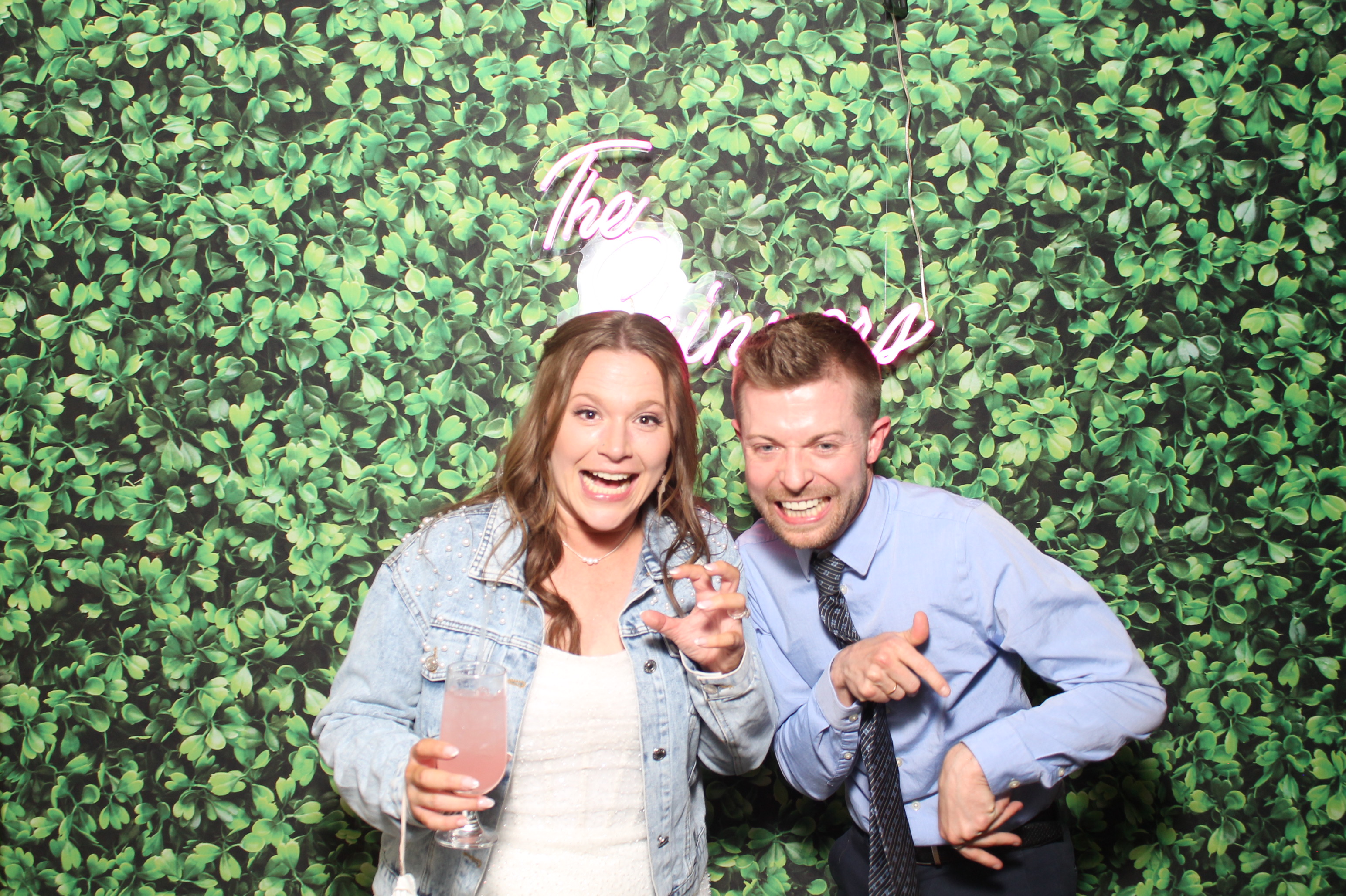Mr. & Mrs Skinner | View more photos from the event at gallery.photoboothcincy.com/u/PhotoBoothCincy/Mr-Mrs-Skinner