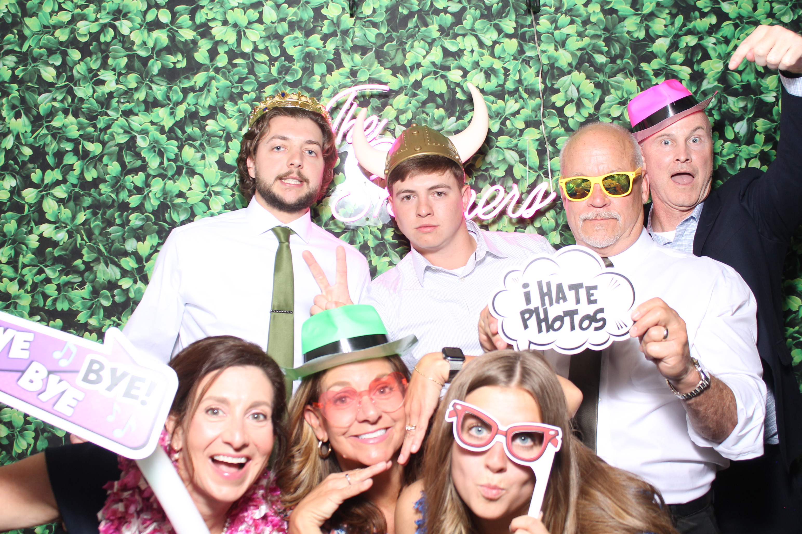 Mr. & Mrs Skinner | View more photos from the event at gallery.photoboothcincy.com/u/PhotoBoothCincy/Mr-Mrs-Skinner