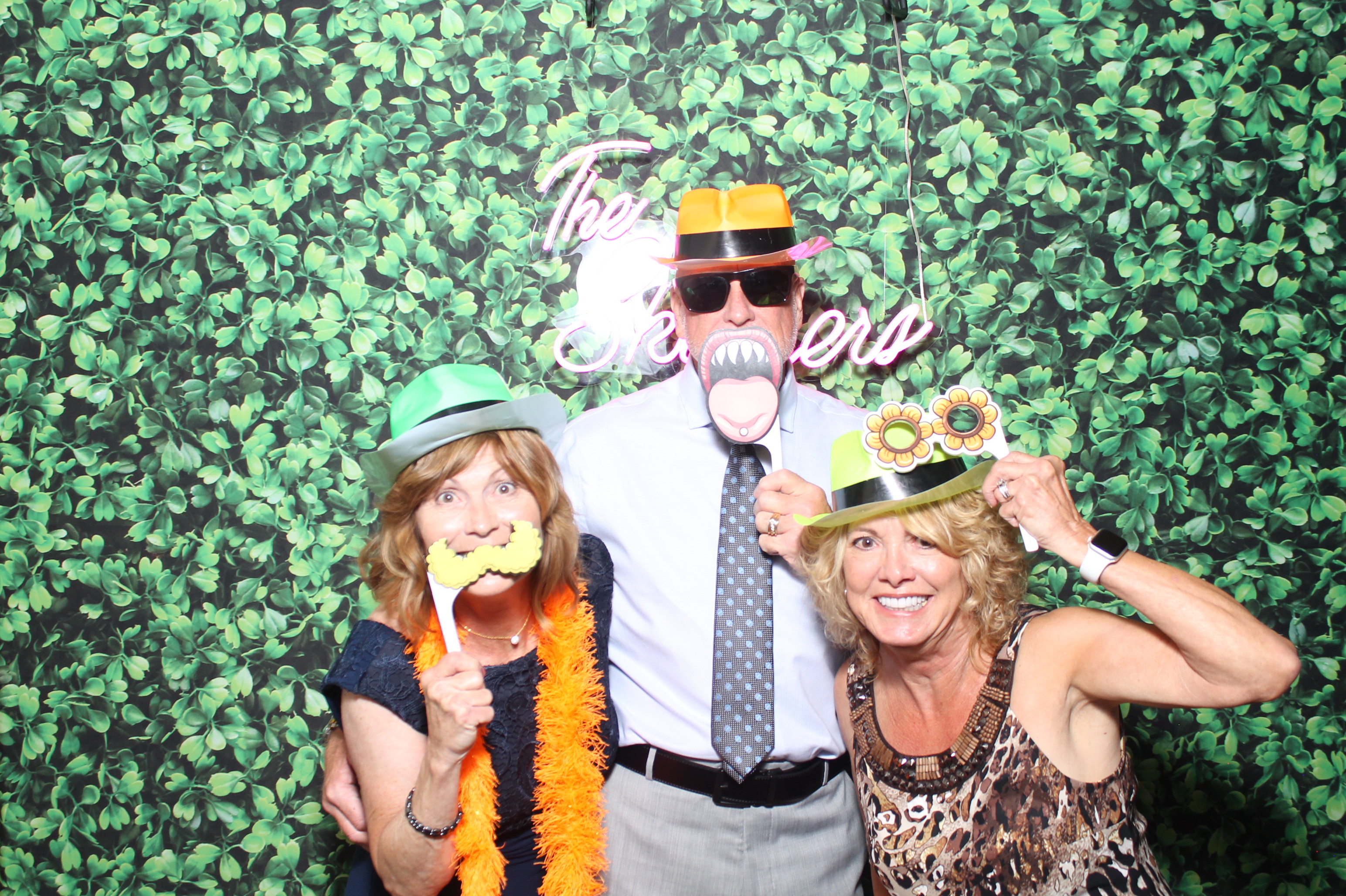 Mr. & Mrs Skinner | View more photos from the event at gallery.photoboothcincy.com/u/PhotoBoothCincy/Mr-Mrs-Skinner