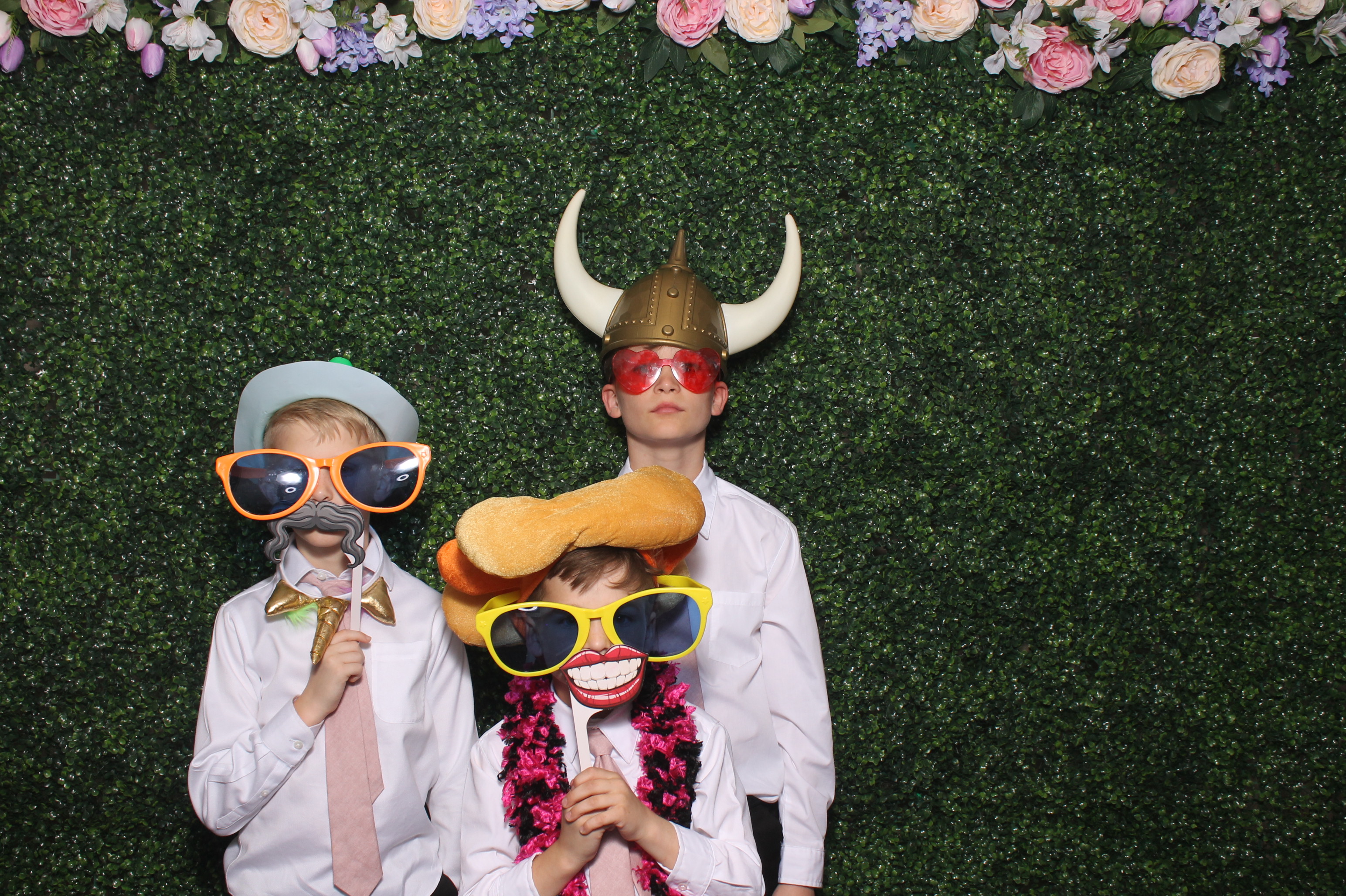 Natalie & Hunter | View more photos from the event at gallery.photoboothcincy.com/u/PhotoBoothCincy/Natalie-Hunter