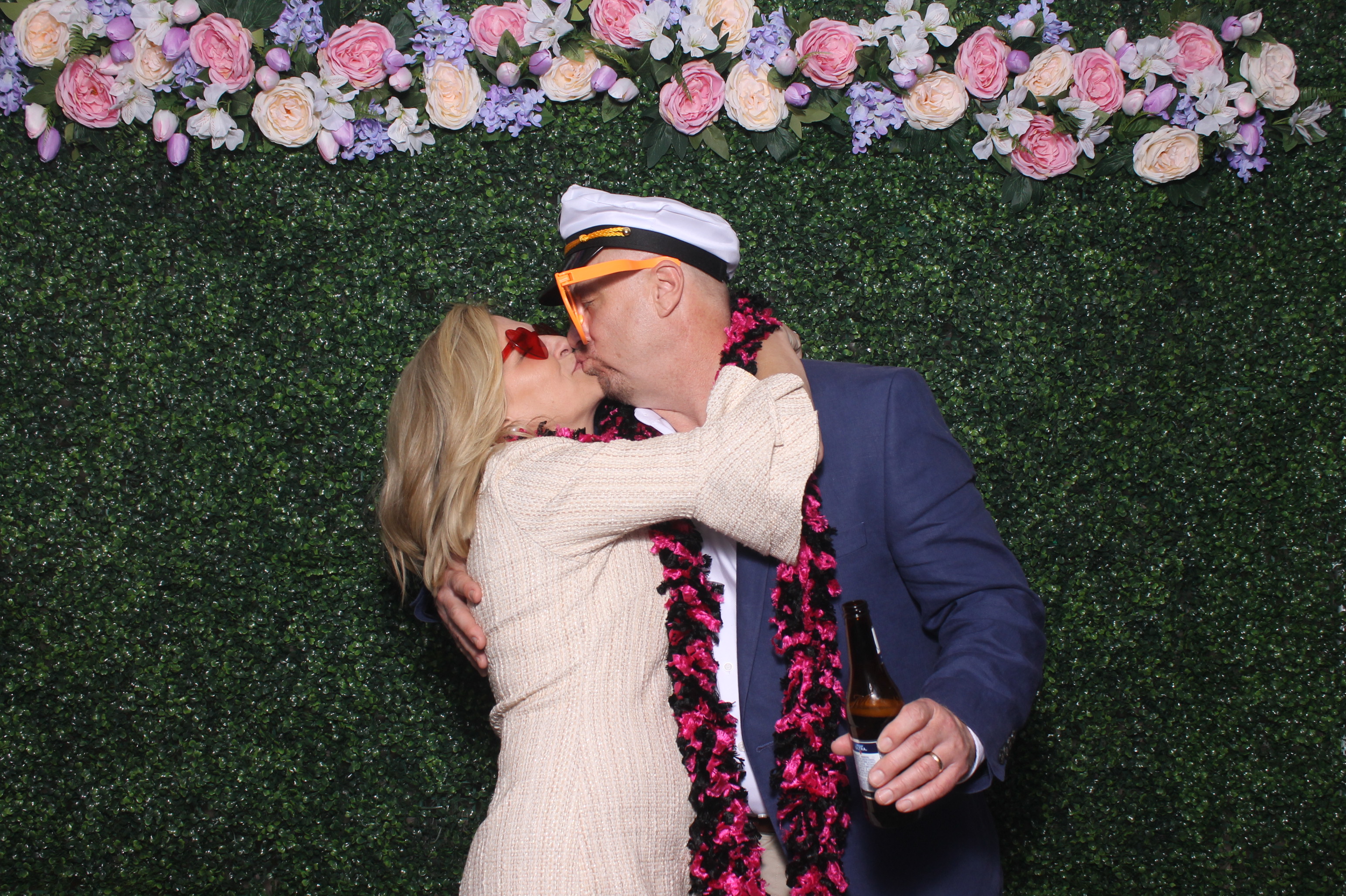 Natalie & Hunter | View more photos from the event at gallery.photoboothcincy.com/u/PhotoBoothCincy/Natalie-Hunter