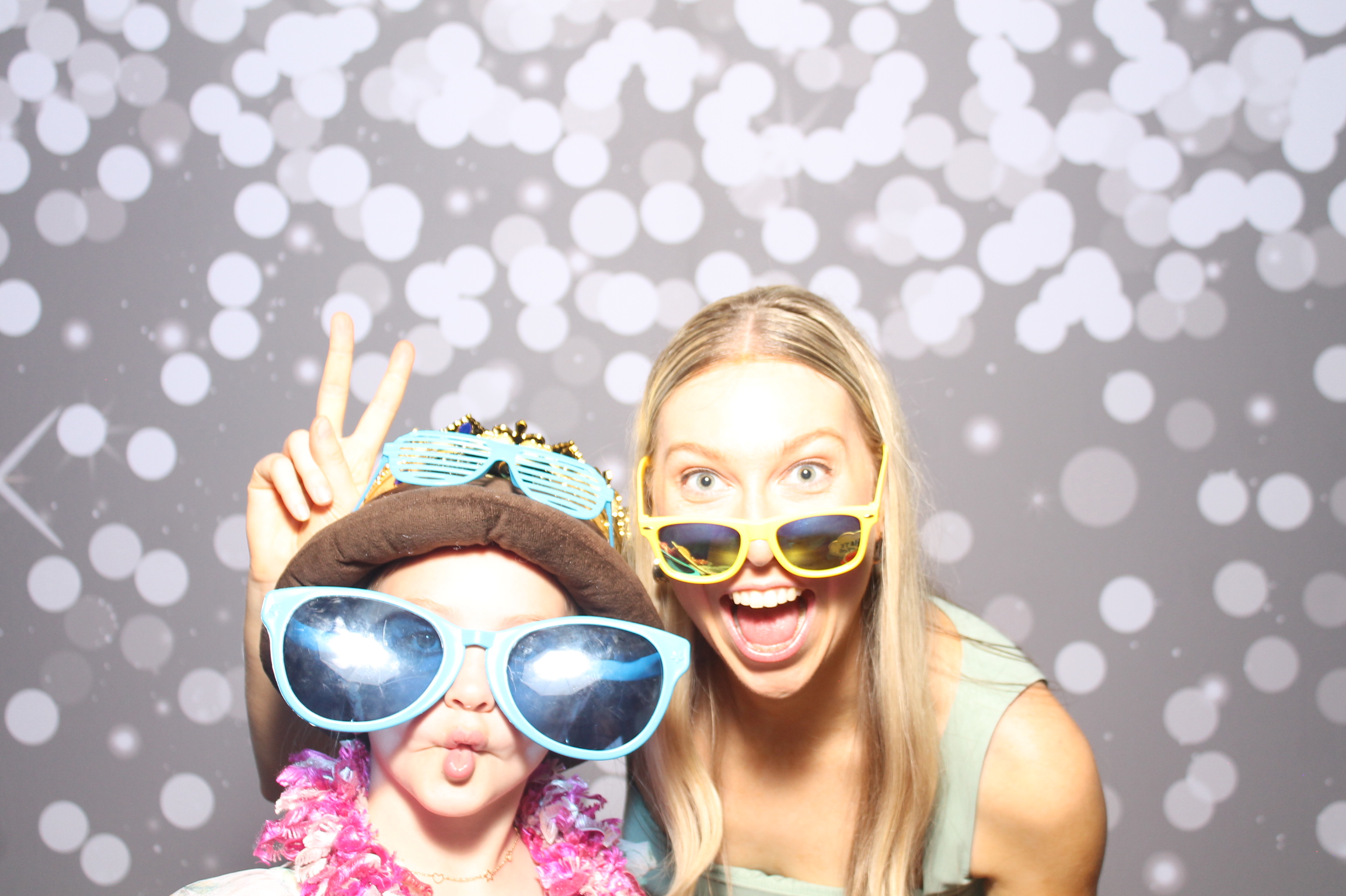 Natalie & Sam | View more photos from the event at gallery.photoboothcincy.com/u/PhotoBoothCincy/Natalie-Sam