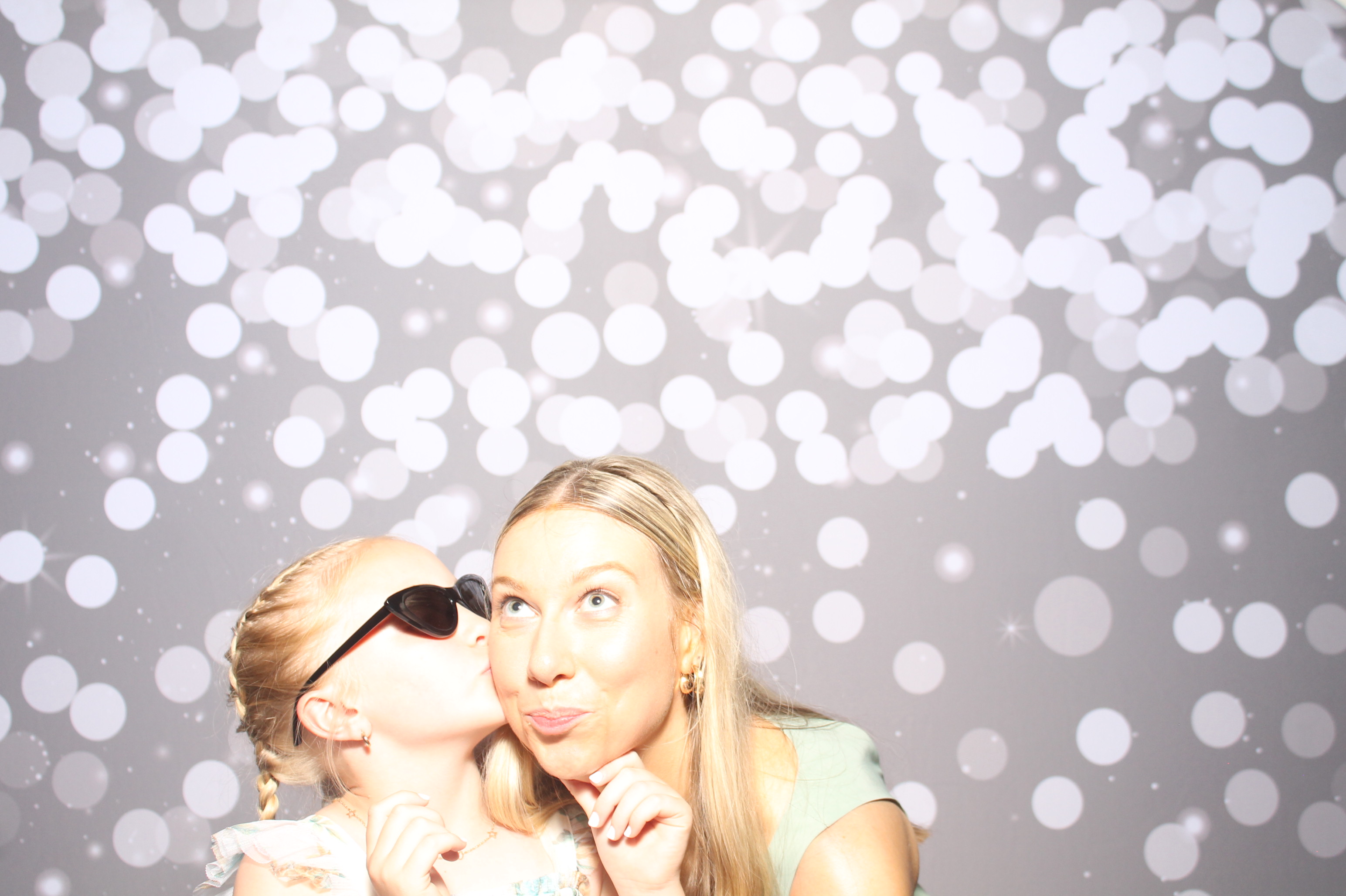 Natalie & Sam | View more photos from the event at gallery.photoboothcincy.com/u/PhotoBoothCincy/Natalie-Sam
