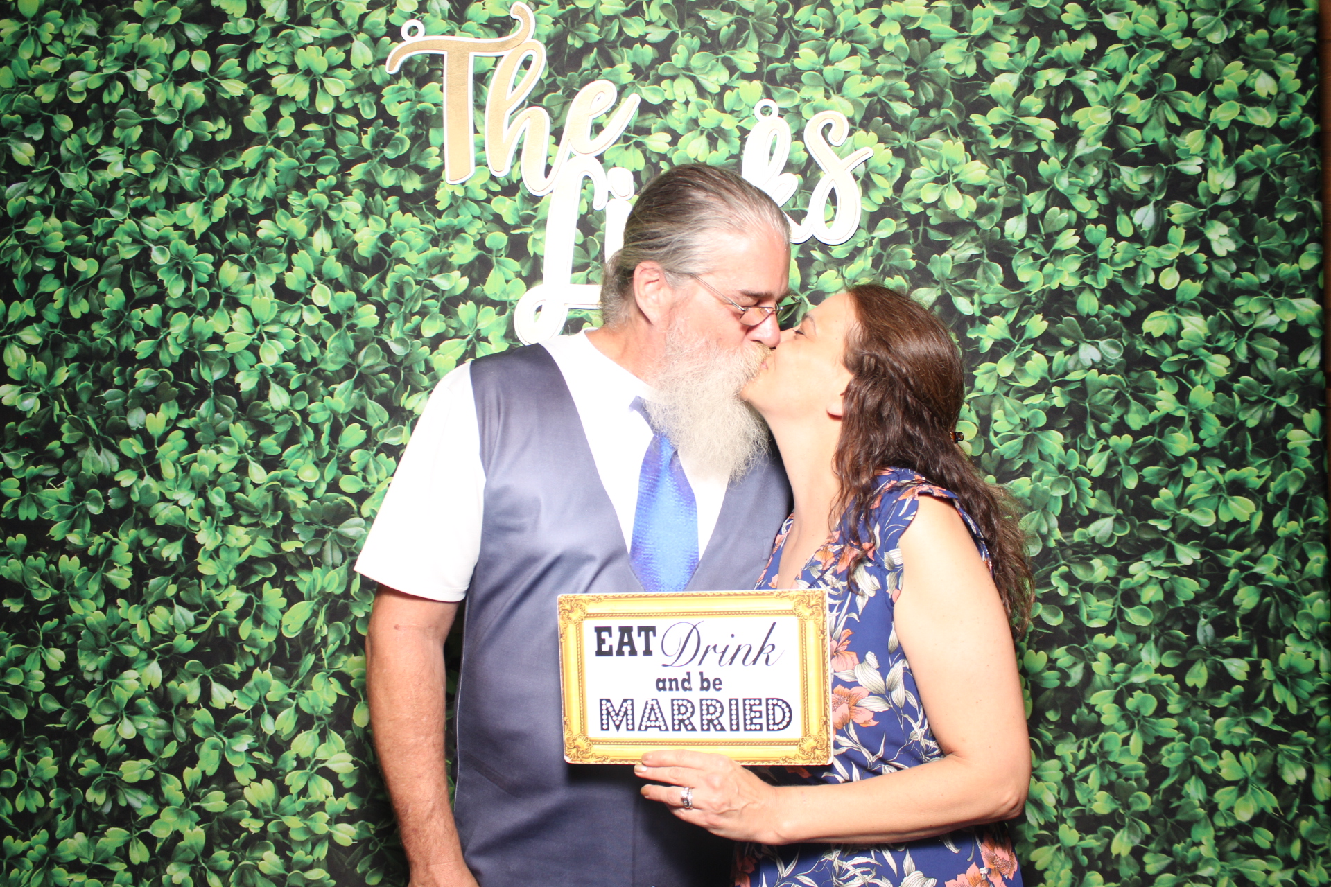 Nicole & Josh Link | View more photos from the event at gallery.photoboothcincy.com/u/PhotoBoothCincy/Nicole-Josh-Link