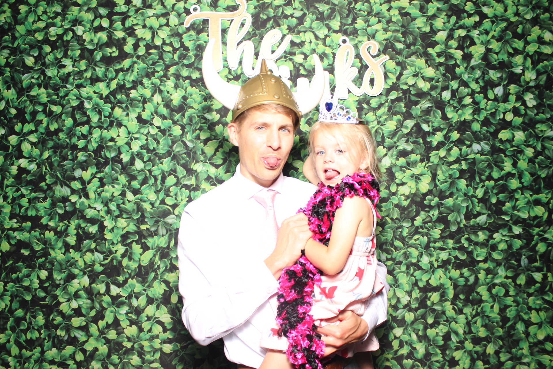 Nicole & Josh Link | View more photos from the event at gallery.photoboothcincy.com/u/PhotoBoothCincy/Nicole-Josh-Link