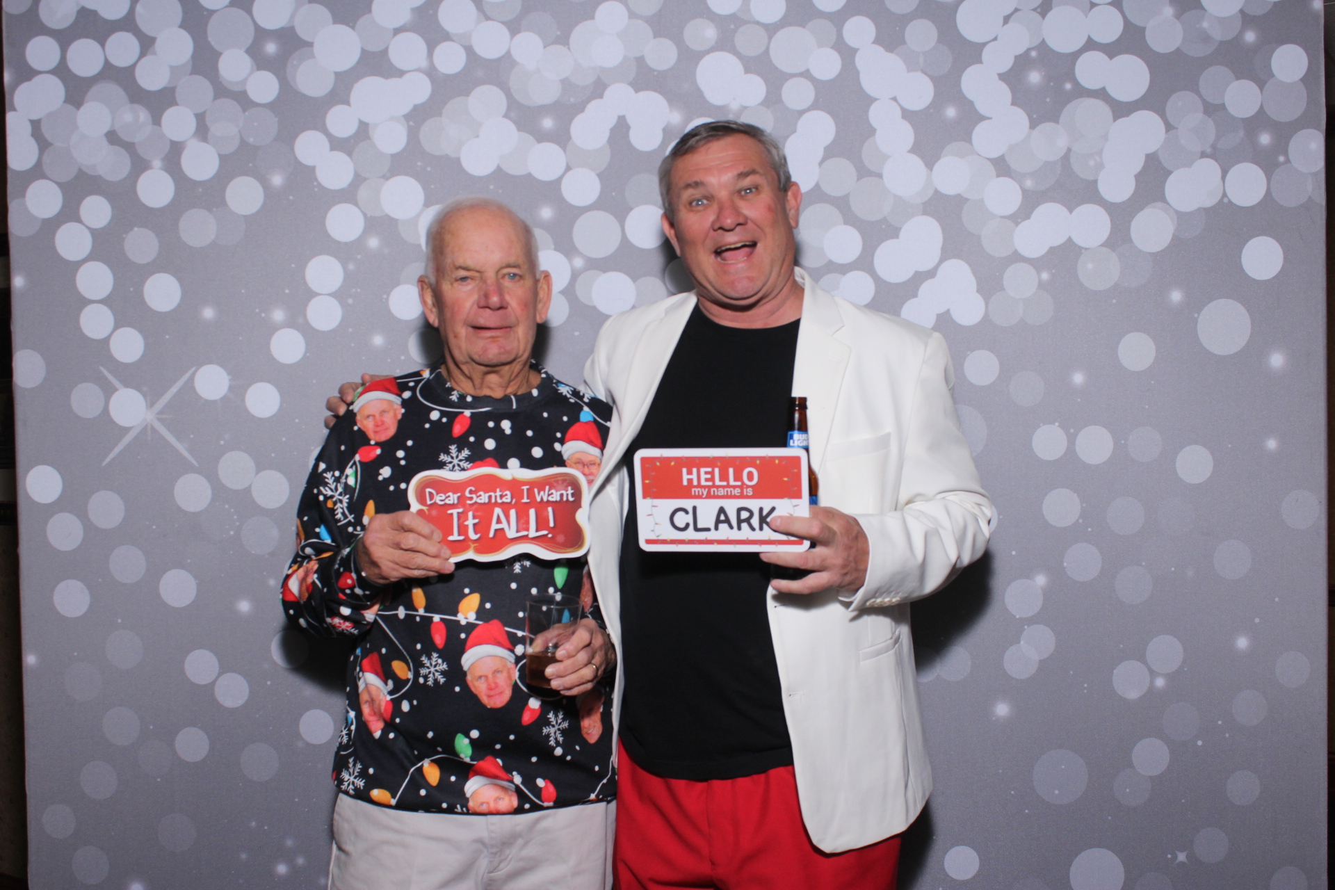 Nieman Plumbing Christmas Party | View more photos from the event at gallery.photoboothcincy.com/u/PhotoBoothCincy/Nieman-Plumbing-Christmas-Party