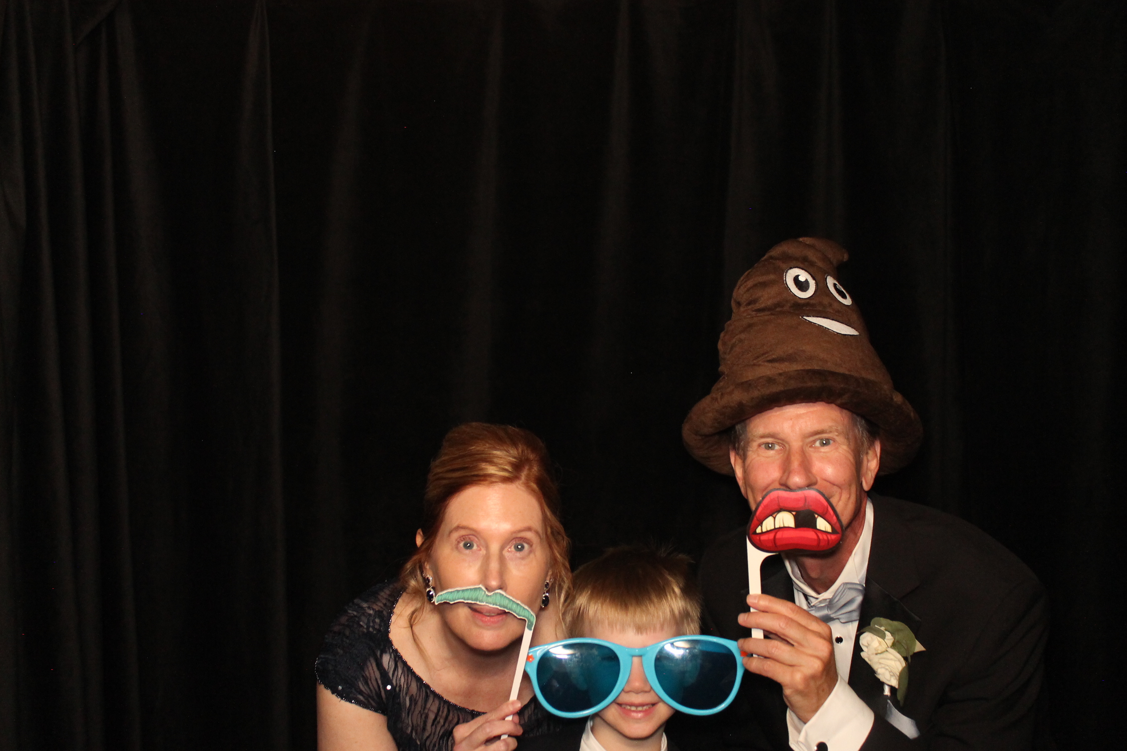 Olivia & DJ | View more photos from the event at gallery.photoboothcincy.com/u/PhotoBoothCincy/Olivia-DJ
