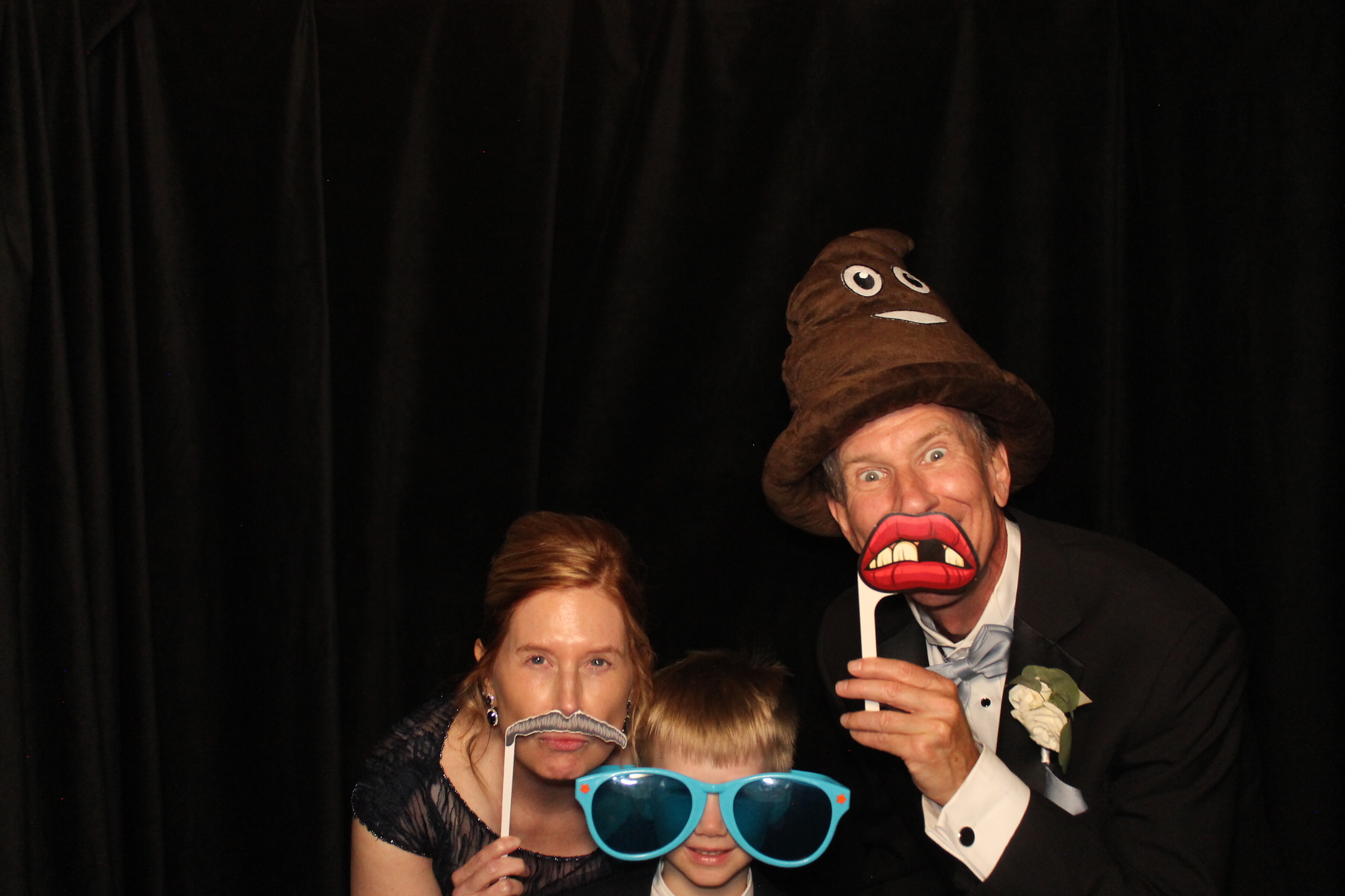 Olivia & DJ | View more photos from the event at gallery.photoboothcincy.com/u/PhotoBoothCincy/Olivia-DJ