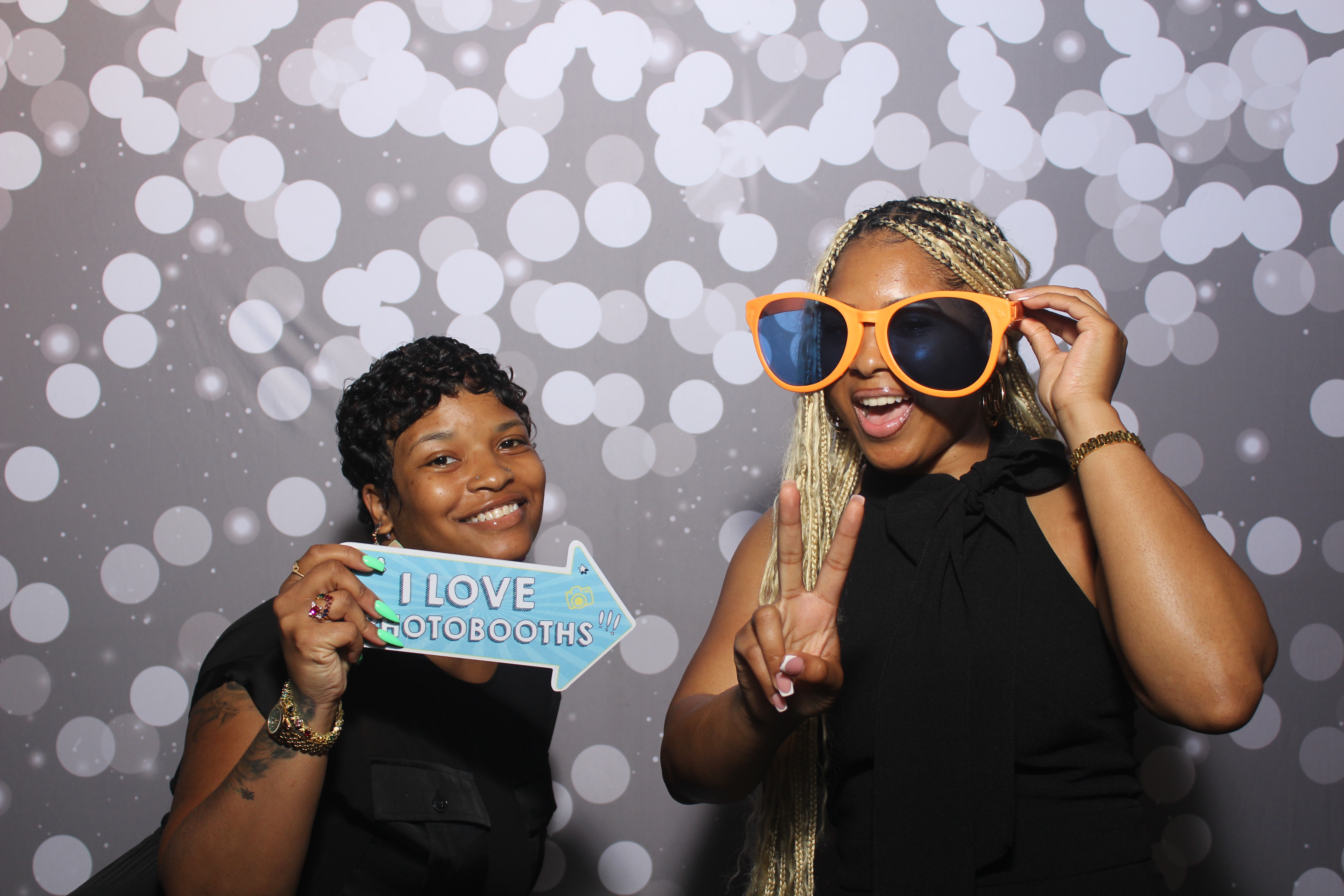 Powell Wedding 2025 | View more photos from the event at gallery.photoboothcincy.com/u/PhotoBoothCincy/Powell-Wedding-2025