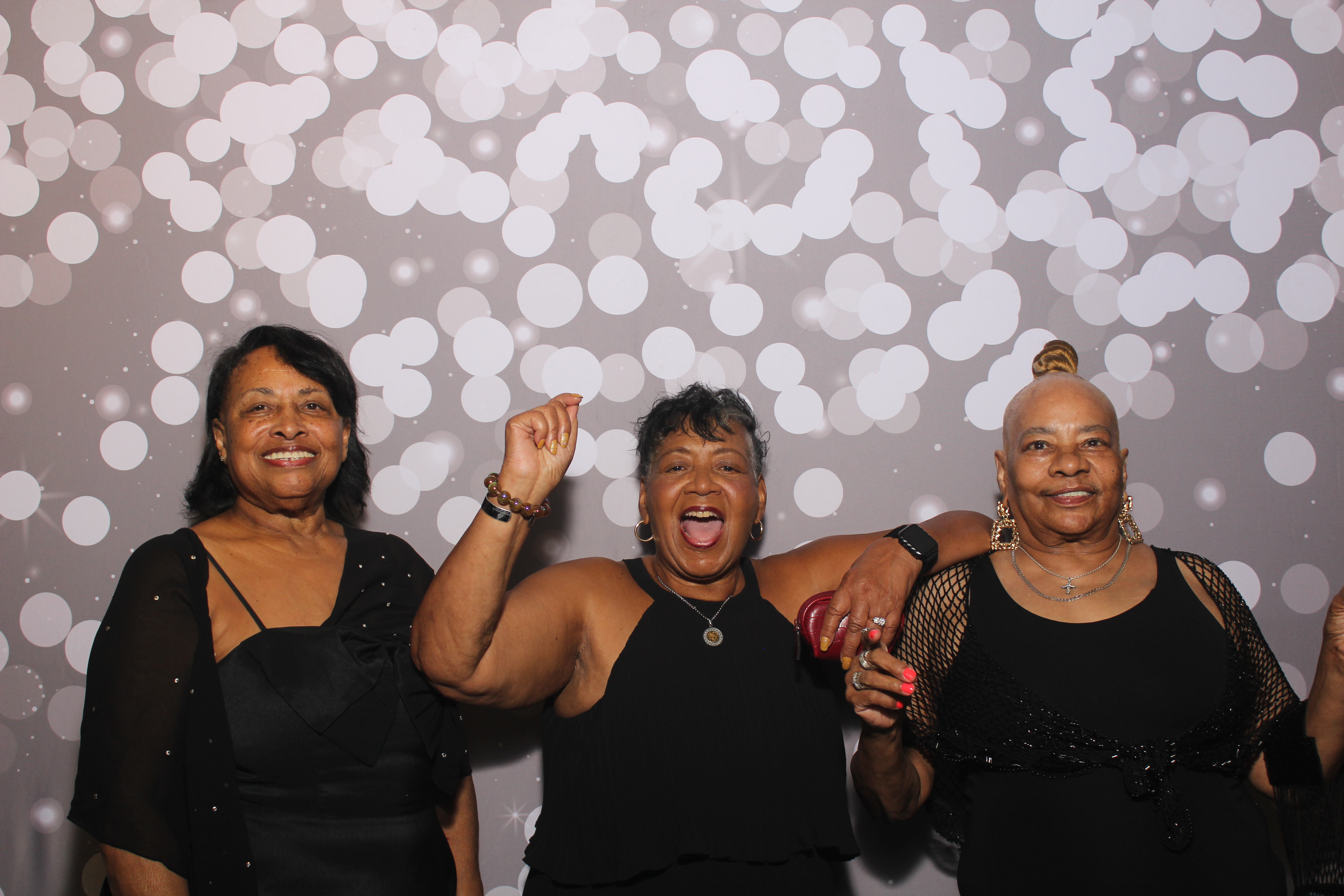 Powell Wedding 2025 | View more photos from the event at gallery.photoboothcincy.com/u/PhotoBoothCincy/Powell-Wedding-2025