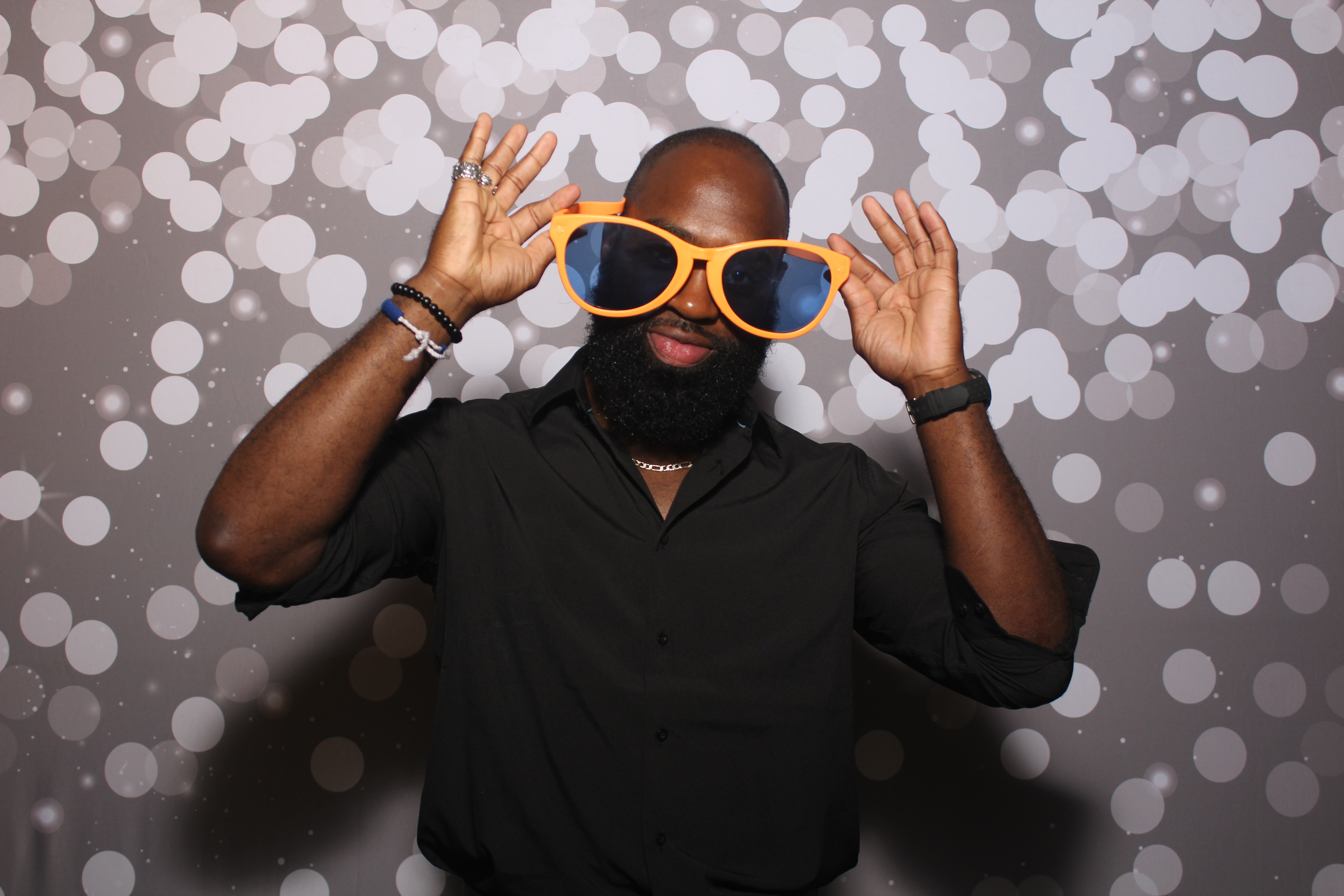 Powell Wedding 2025 | View more photos from the event at gallery.photoboothcincy.com/u/PhotoBoothCincy/Powell-Wedding-2025