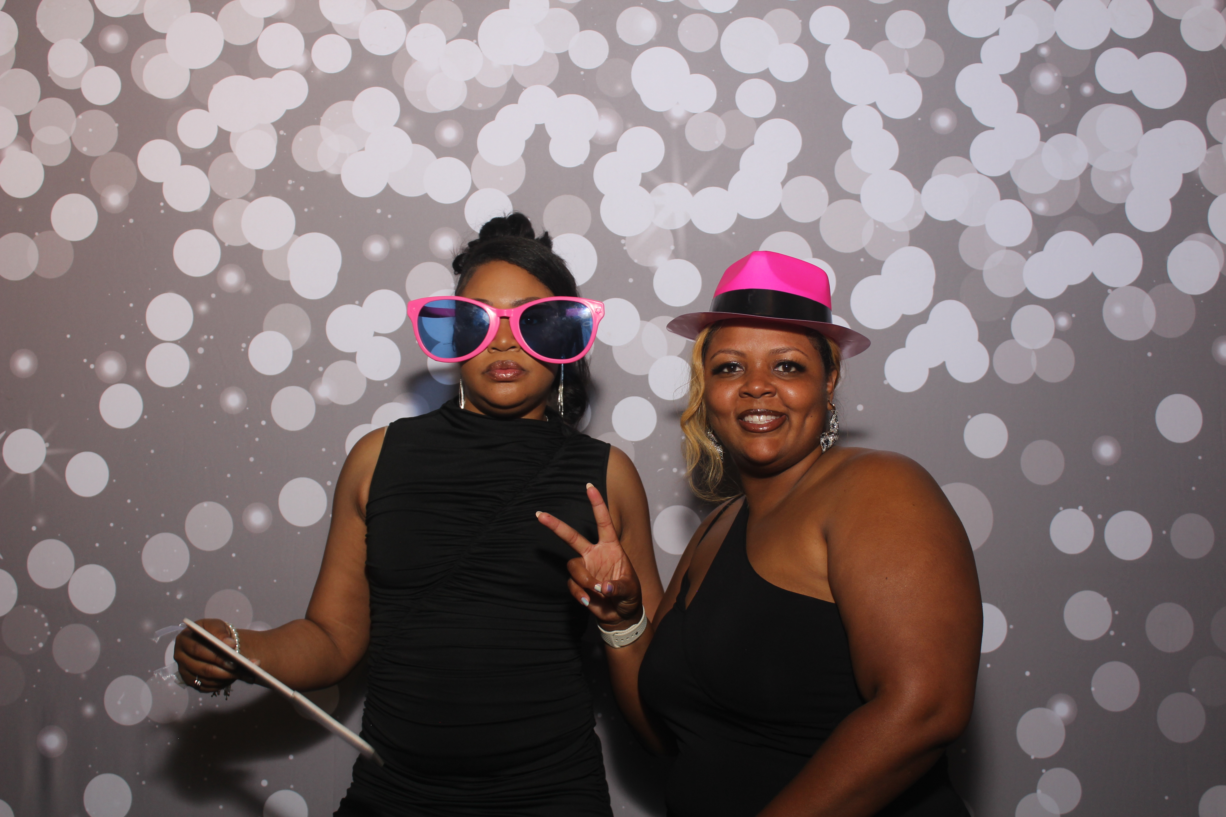 Powell Wedding 2025 | View more photos from the event at gallery.photoboothcincy.com/u/PhotoBoothCincy/Powell-Wedding-2025