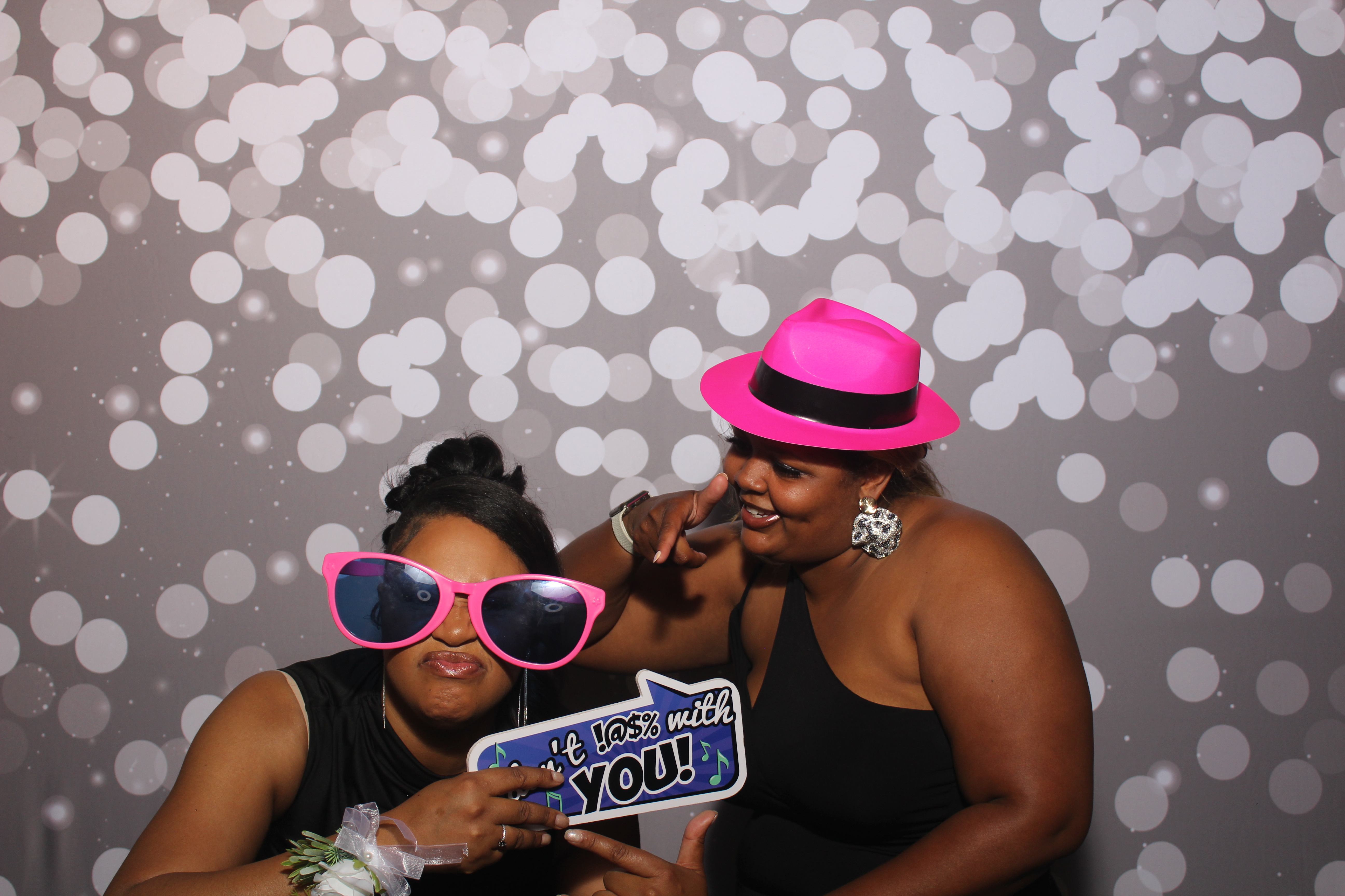 Powell Wedding 2025 | View more photos from the event at gallery.photoboothcincy.com/u/PhotoBoothCincy/Powell-Wedding-2025