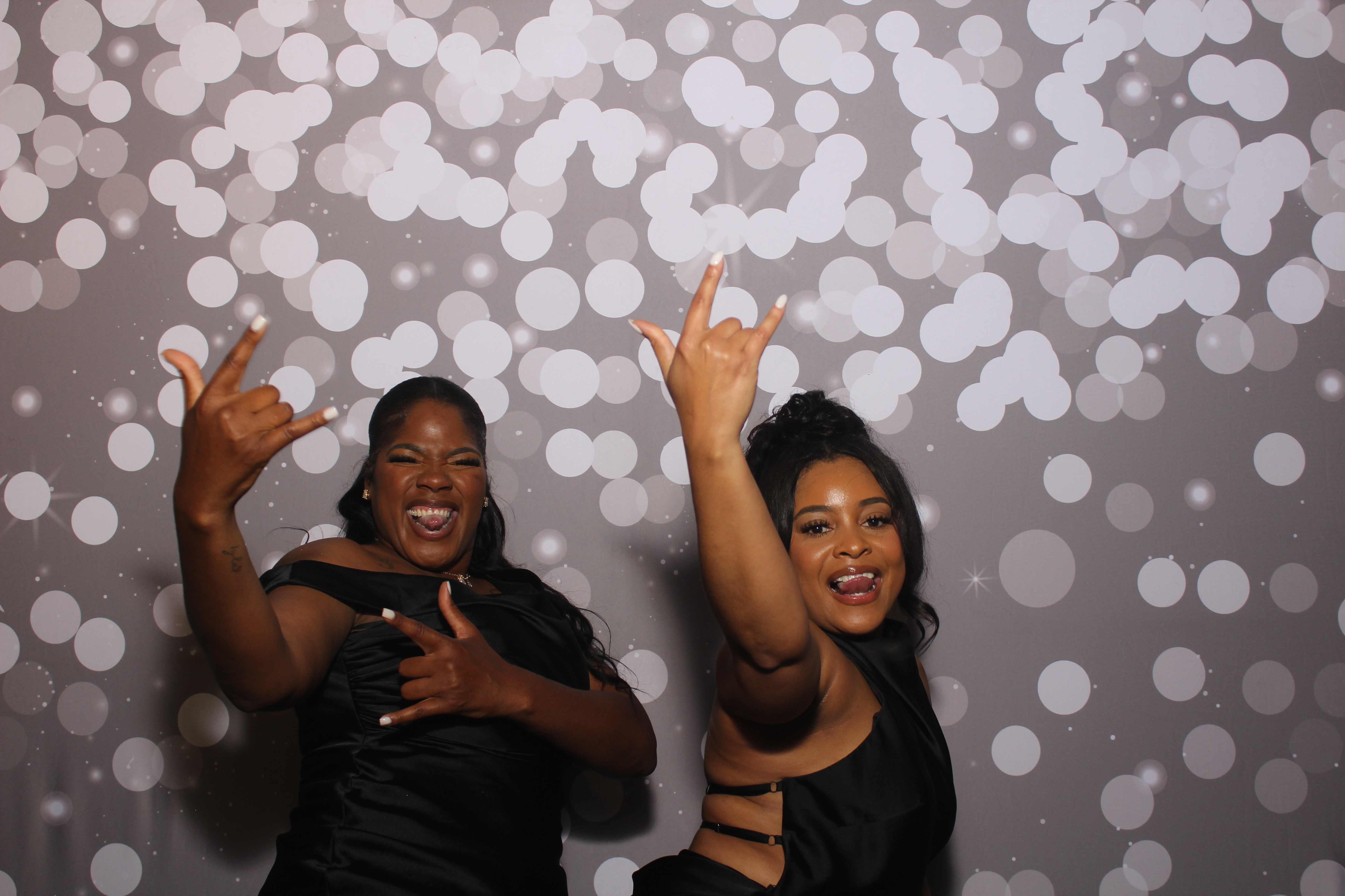 Powell Wedding 2025 | View more photos from the event at gallery.photoboothcincy.com/u/PhotoBoothCincy/Powell-Wedding-2025