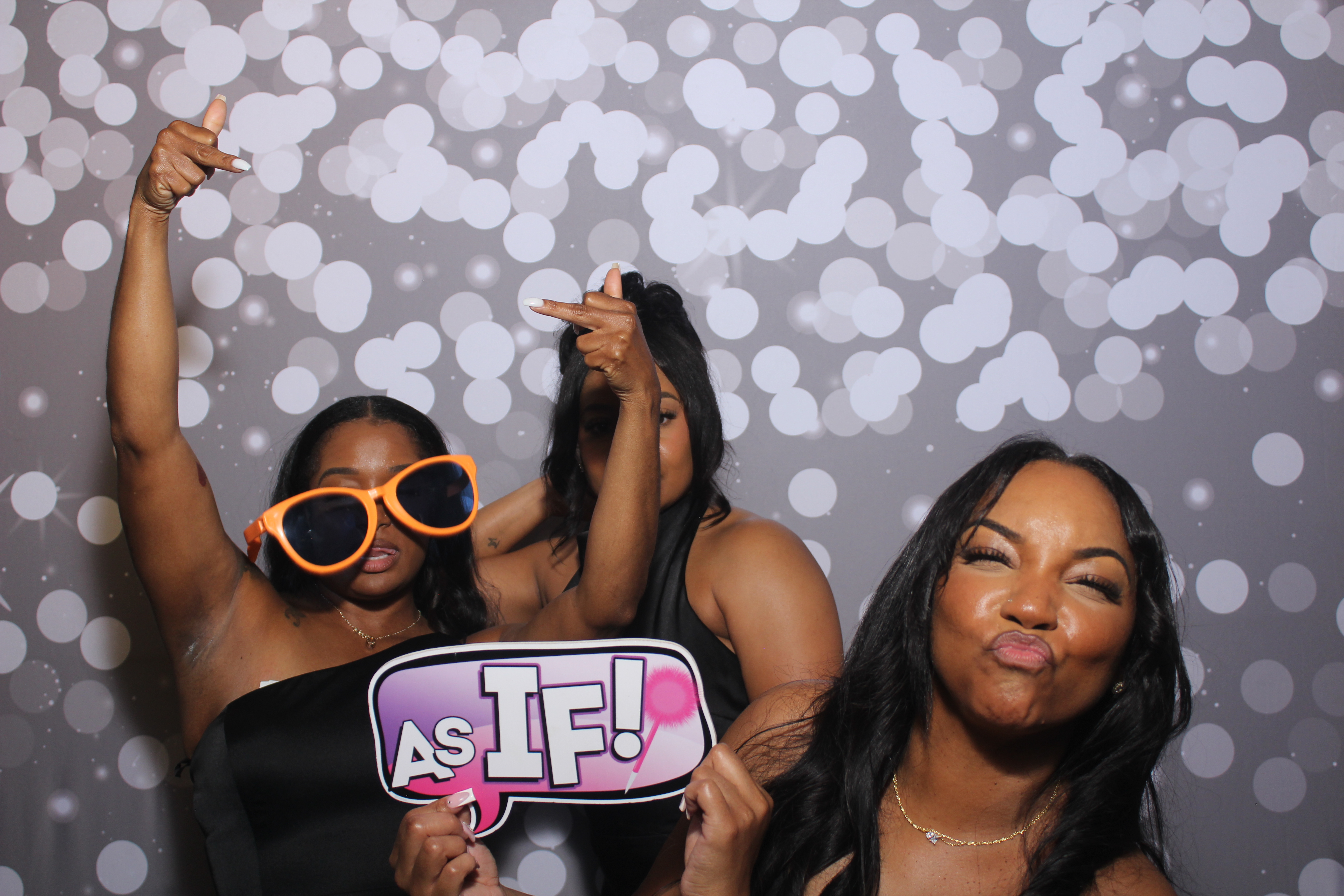 Powell Wedding 2025 | View more photos from the event at gallery.photoboothcincy.com/u/PhotoBoothCincy/Powell-Wedding-2025