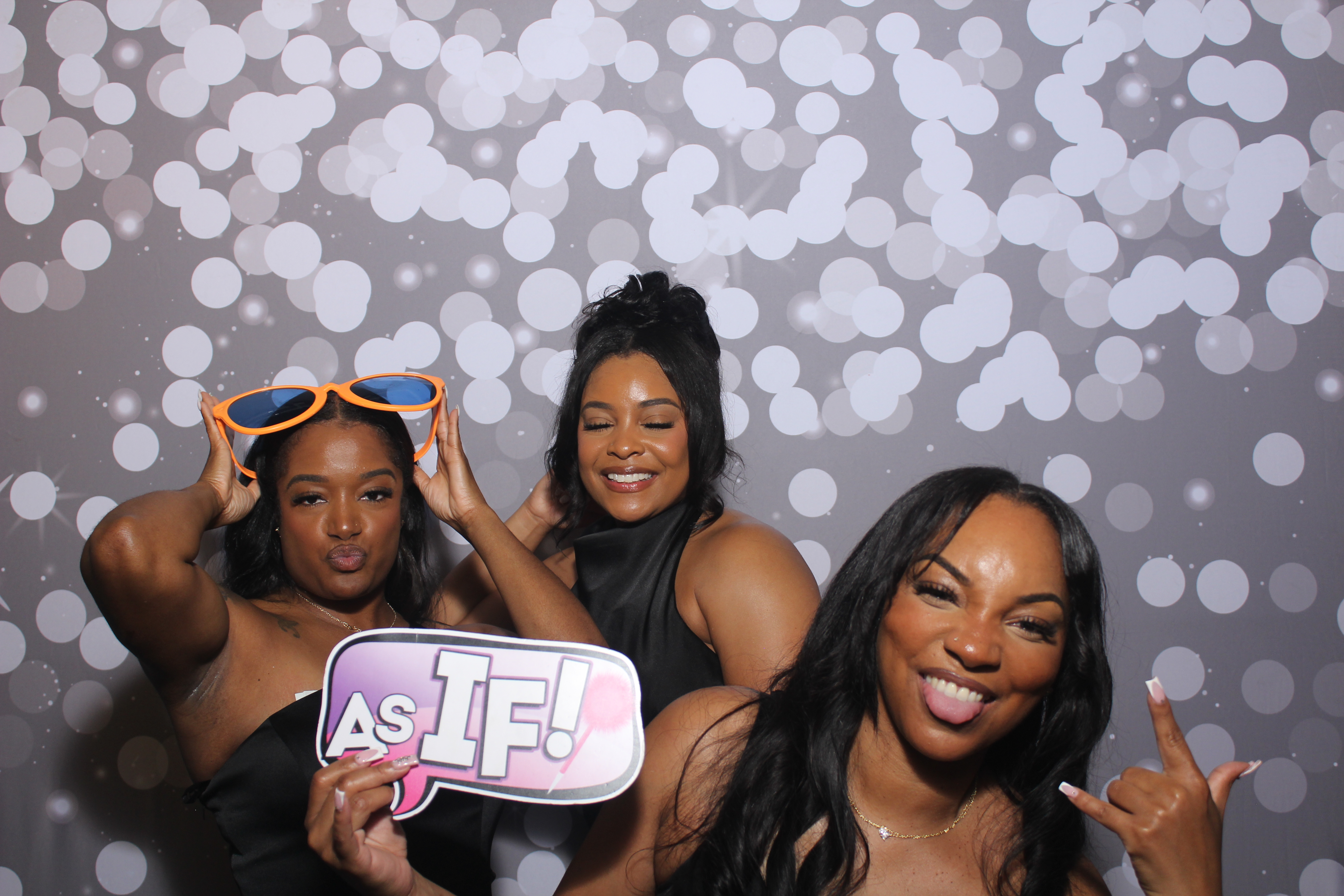 Powell Wedding 2025 | View more photos from the event at gallery.photoboothcincy.com/u/PhotoBoothCincy/Powell-Wedding-2025