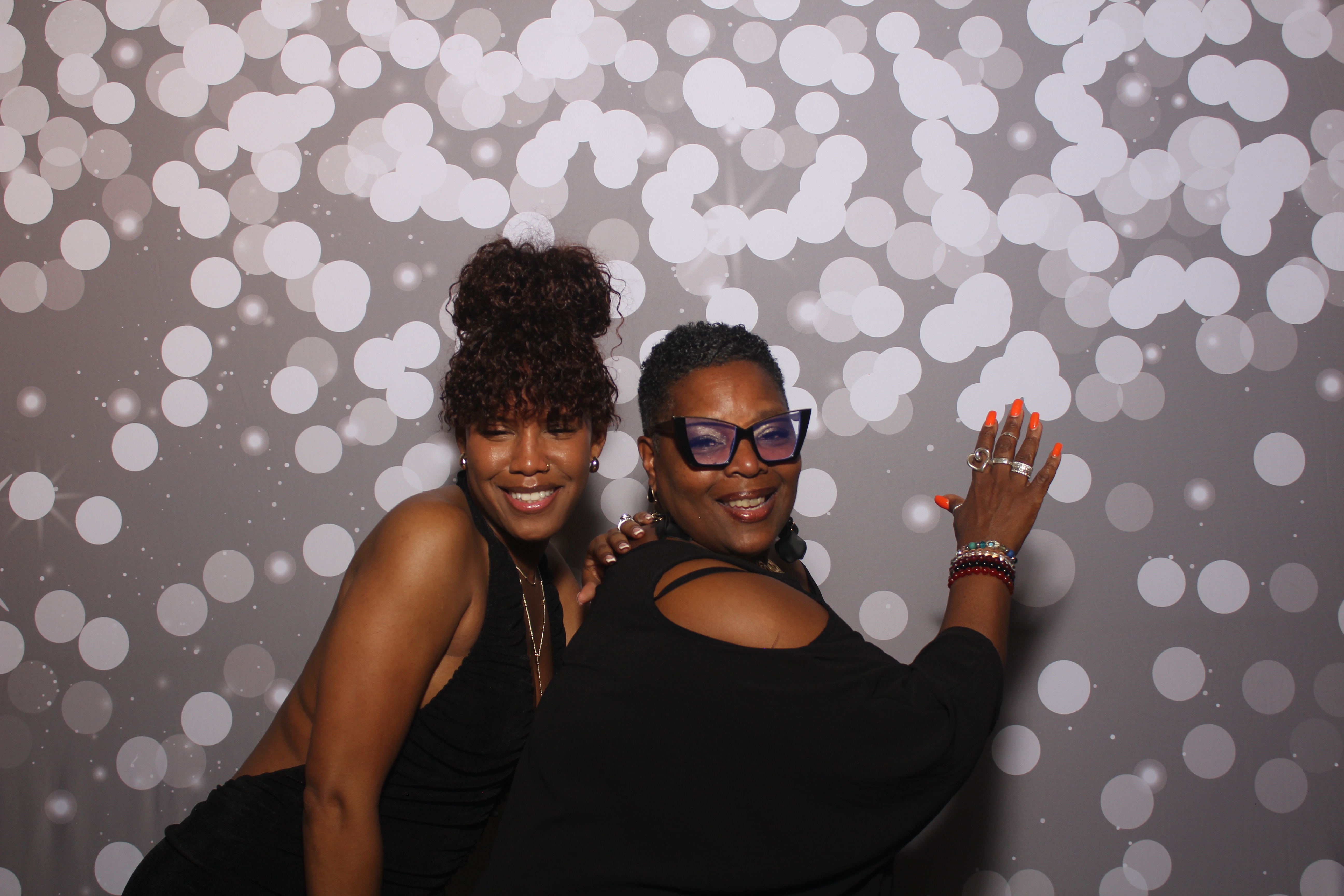 Powell Wedding 2025 | View more photos from the event at gallery.photoboothcincy.com/u/PhotoBoothCincy/Powell-Wedding-2025