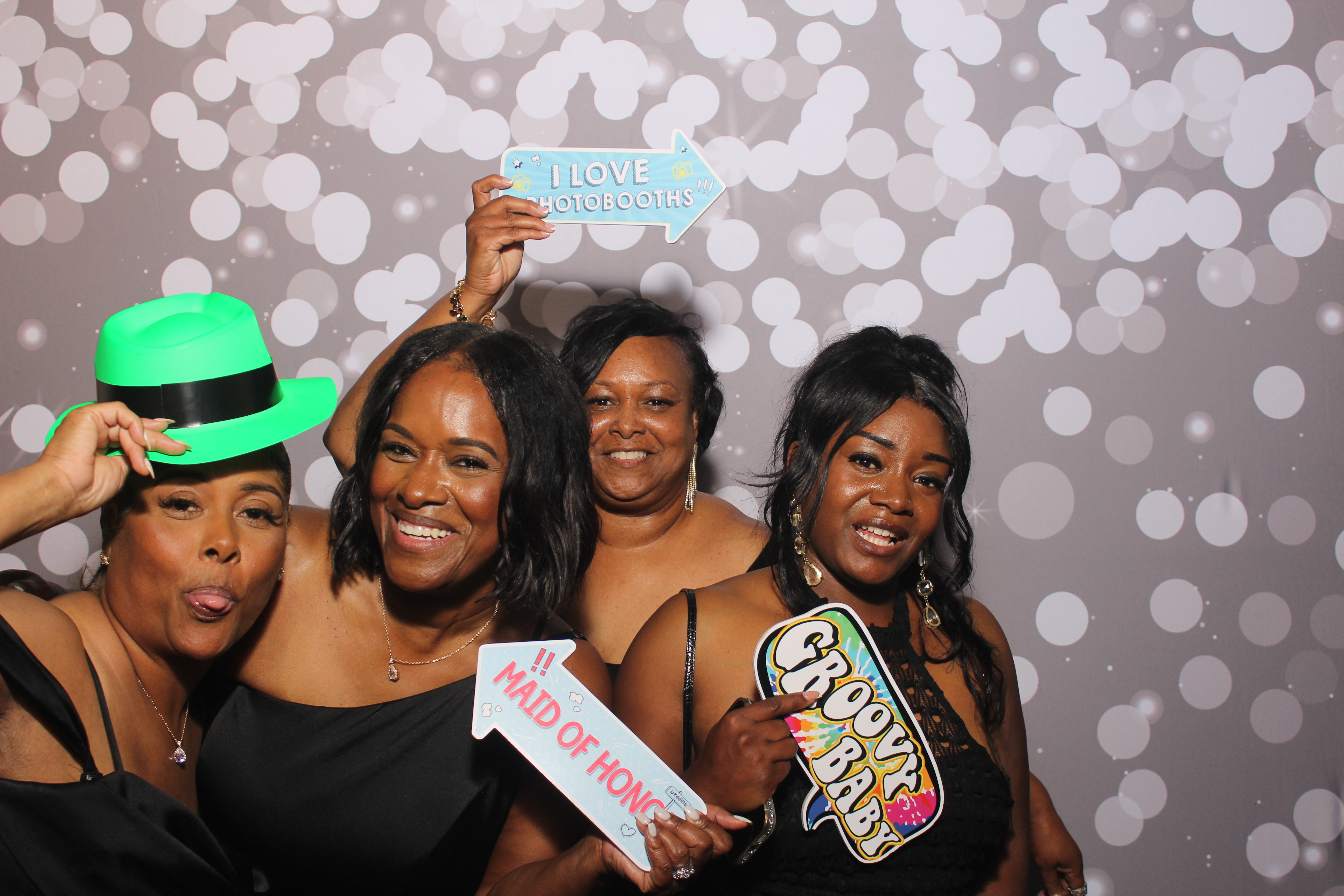 Powell Wedding 2025 | View more photos from the event at gallery.photoboothcincy.com/u/PhotoBoothCincy/Powell-Wedding-2025