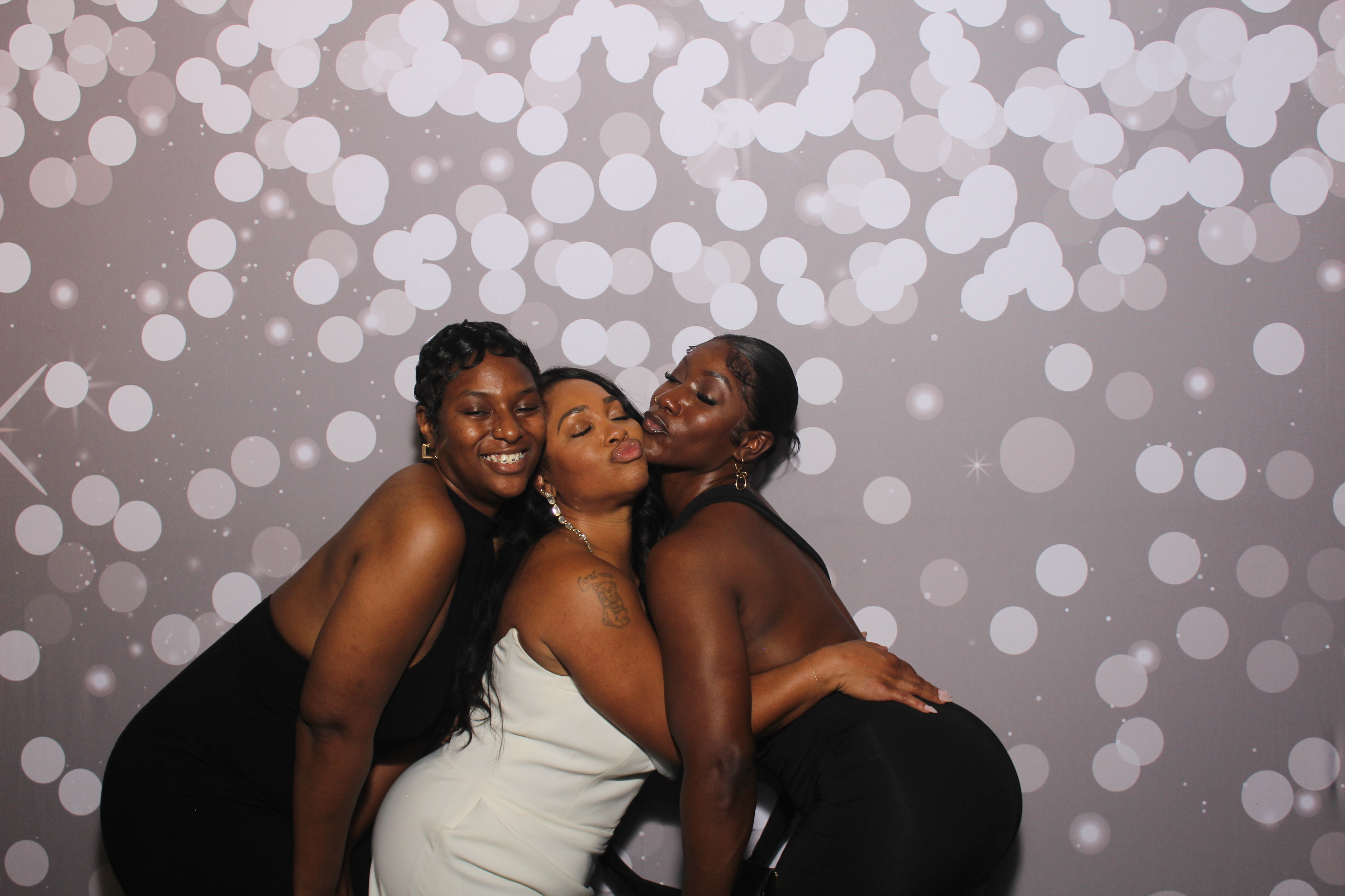 Powell Wedding 2025 | View more photos from the event at gallery.photoboothcincy.com/u/PhotoBoothCincy/Powell-Wedding-2025
