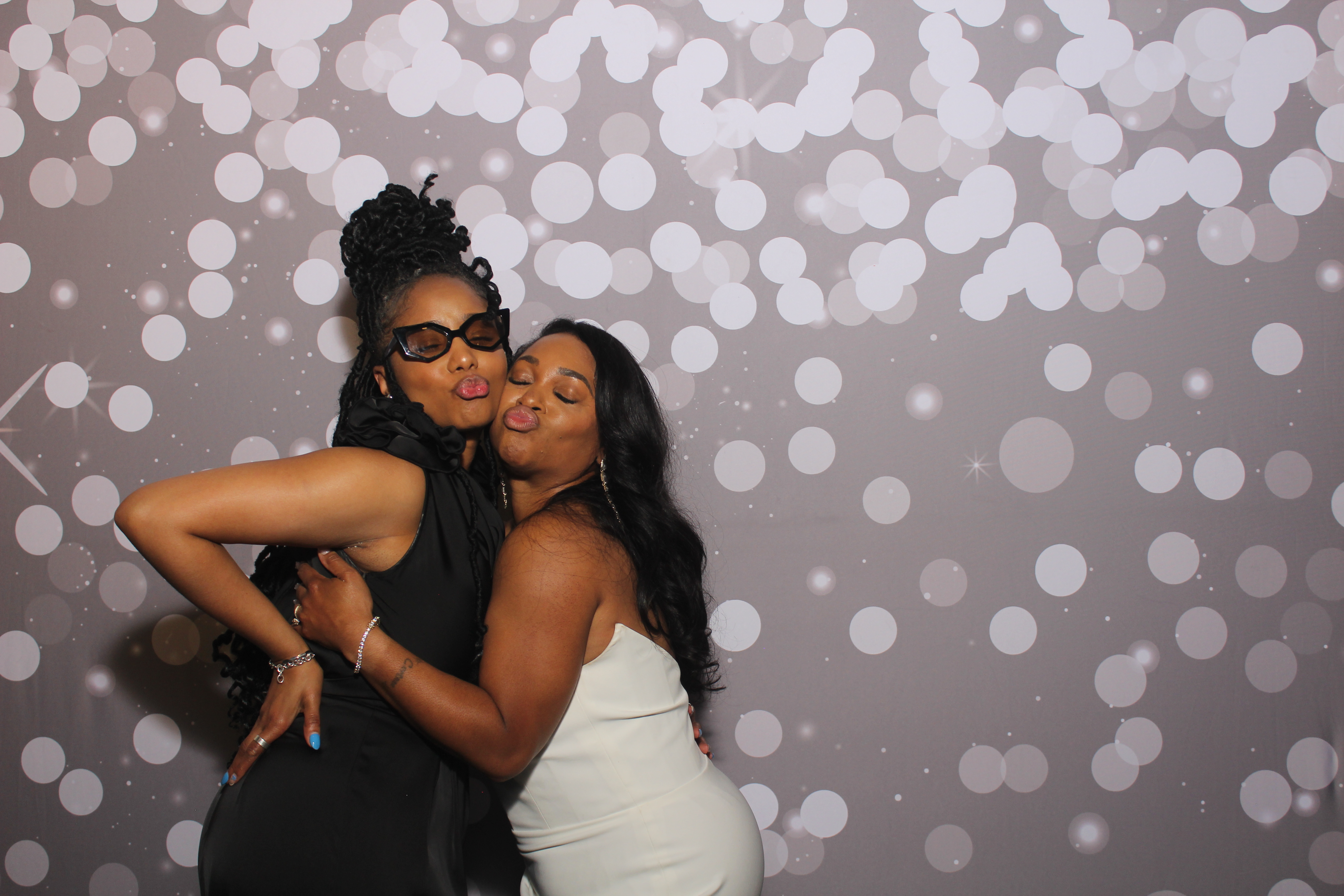 Powell Wedding 2025 | View more photos from the event at gallery.photoboothcincy.com/u/PhotoBoothCincy/Powell-Wedding-2025