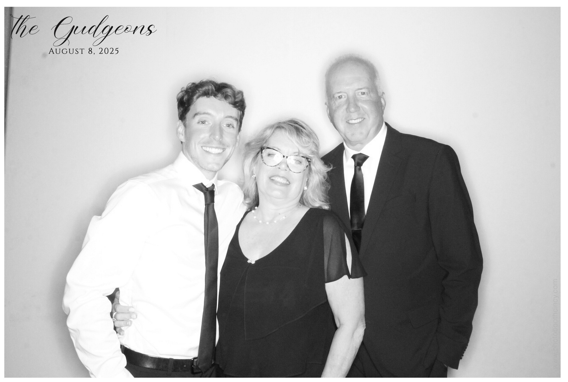 Rachel & Mitchell | View more photos from the event at gallery.photoboothcincy.com/u/PhotoBoothCincy/Rachel-Mitchell