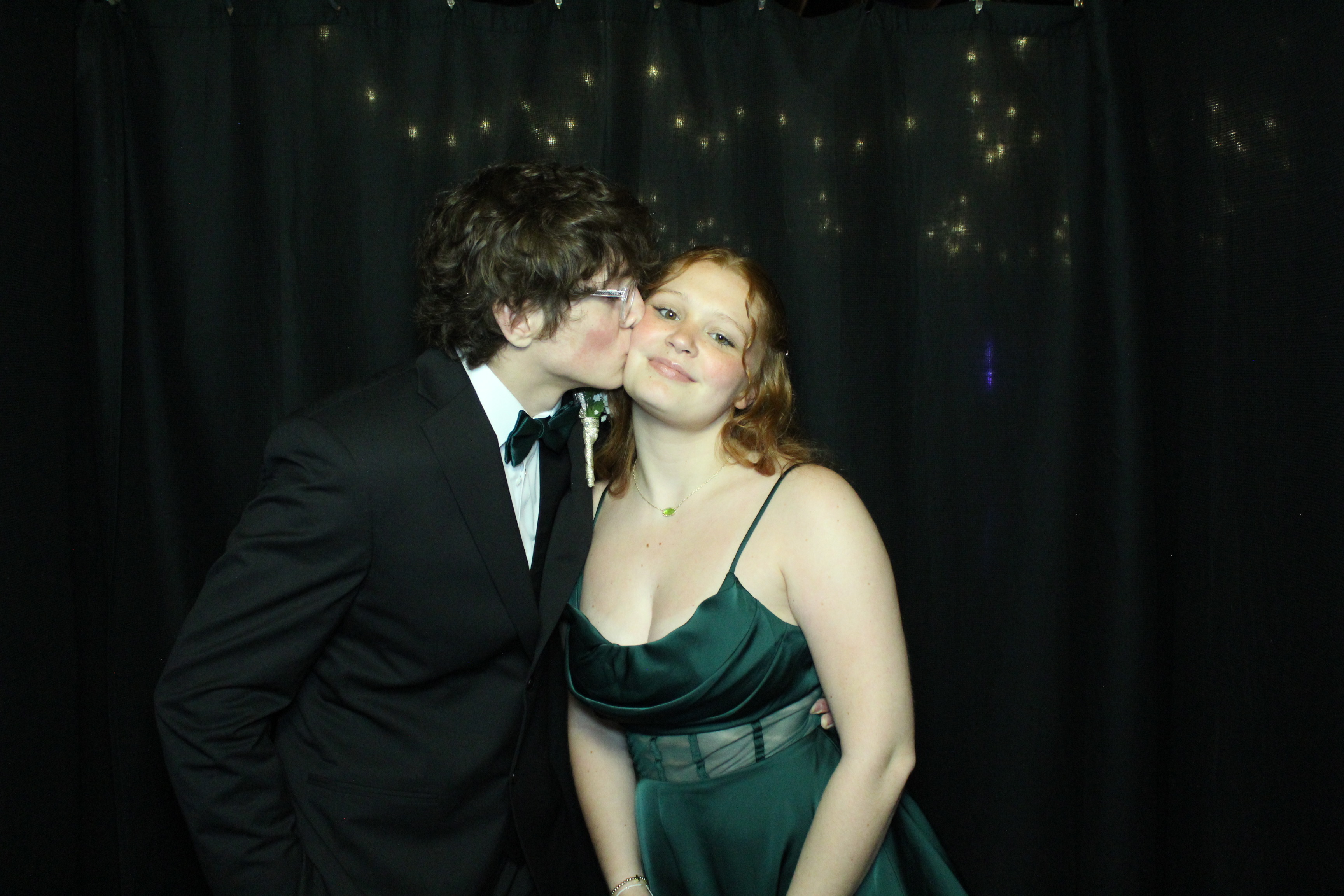 Reading Junior Senior Prom | View more photos from the event at gallery.photoboothcincy.com/u/PhotoBoothCincy/Reading-Junior-Senior-Prom