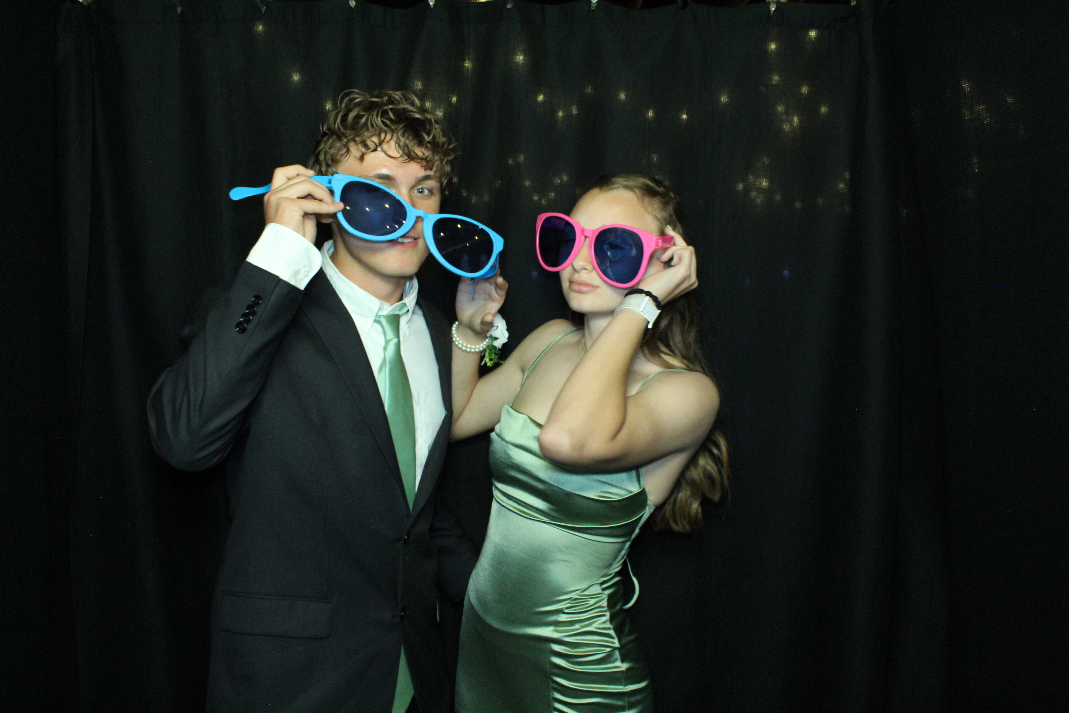 Reading Junior Senior Prom | View more photos from the event at gallery.photoboothcincy.com/u/PhotoBoothCincy/Reading-Junior-Senior-Prom