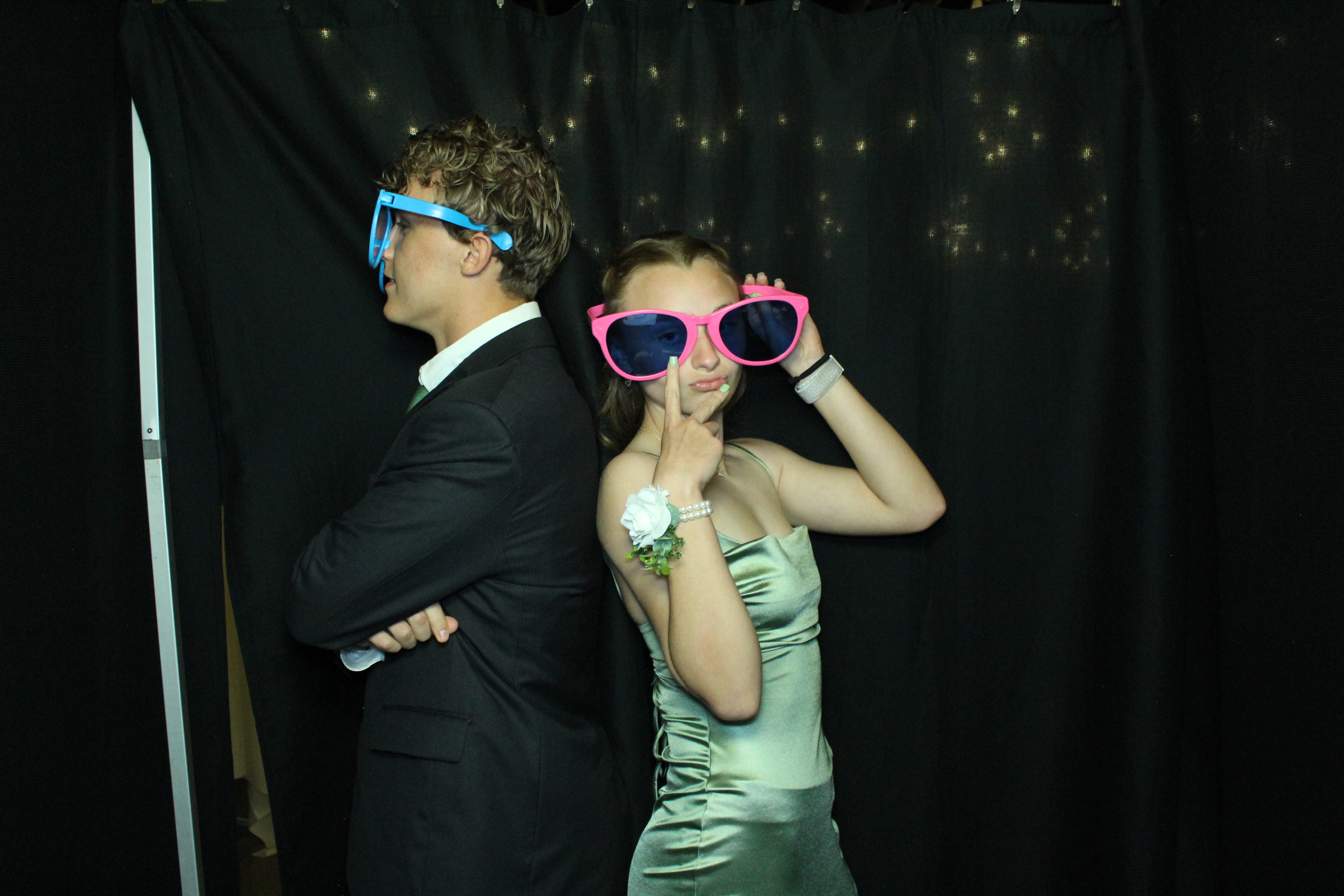 Reading Junior Senior Prom | View more photos from the event at gallery.photoboothcincy.com/u/PhotoBoothCincy/Reading-Junior-Senior-Prom