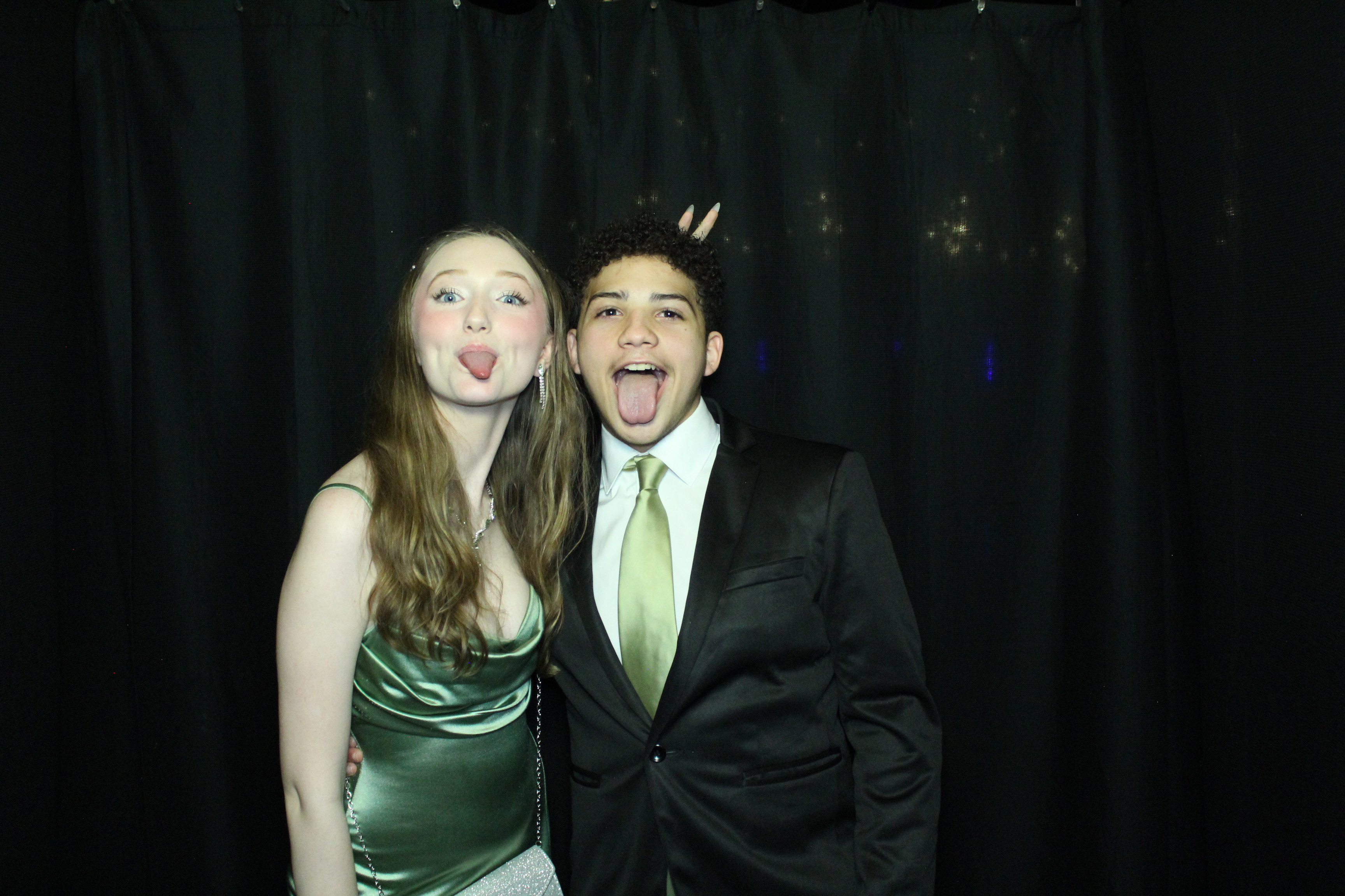 Reading Junior Senior Prom | View more photos from the event at gallery.photoboothcincy.com/u/PhotoBoothCincy/Reading-Junior-Senior-Prom