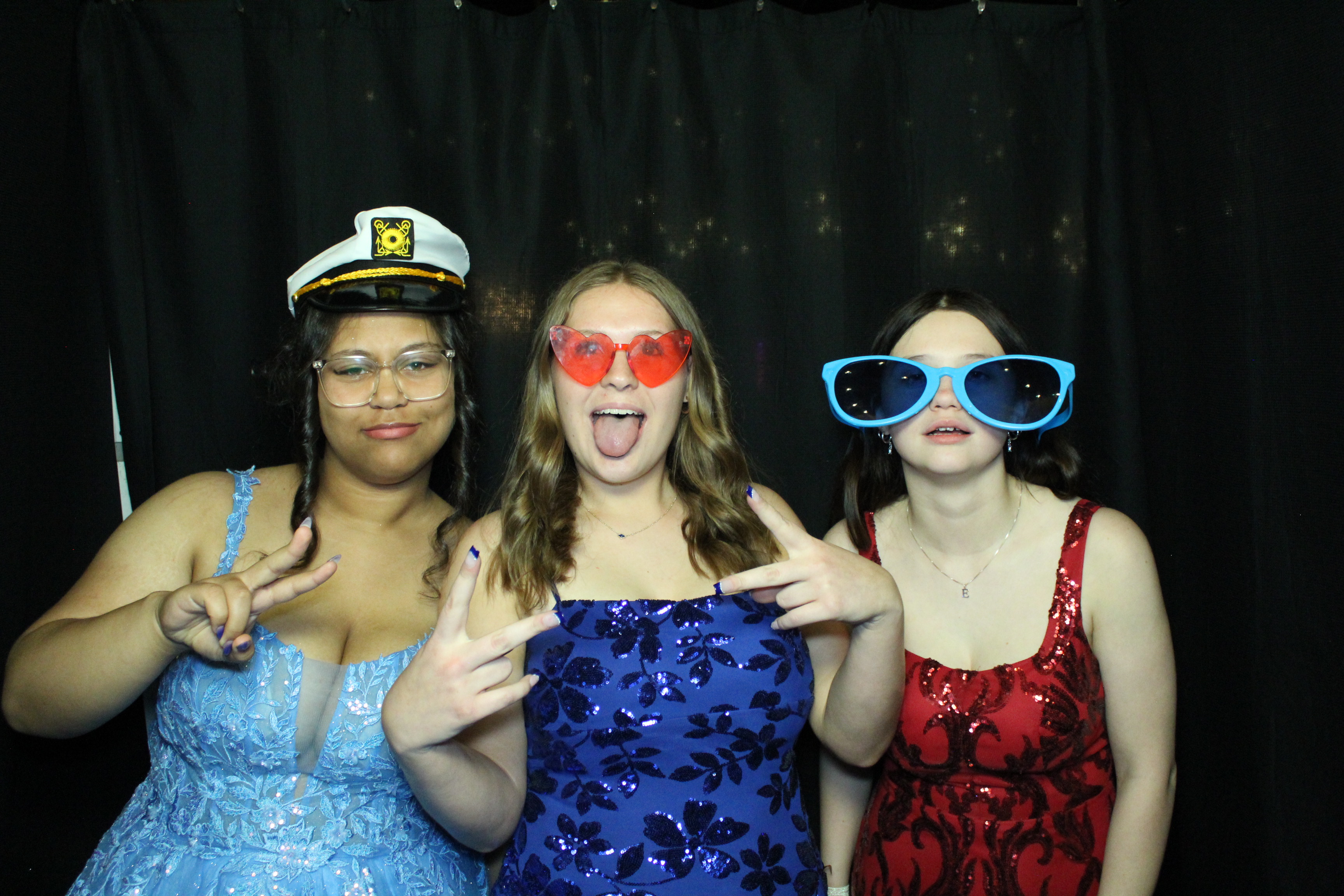 Reading Junior Senior Prom | View more photos from the event at gallery.photoboothcincy.com/u/PhotoBoothCincy/Reading-Junior-Senior-Prom