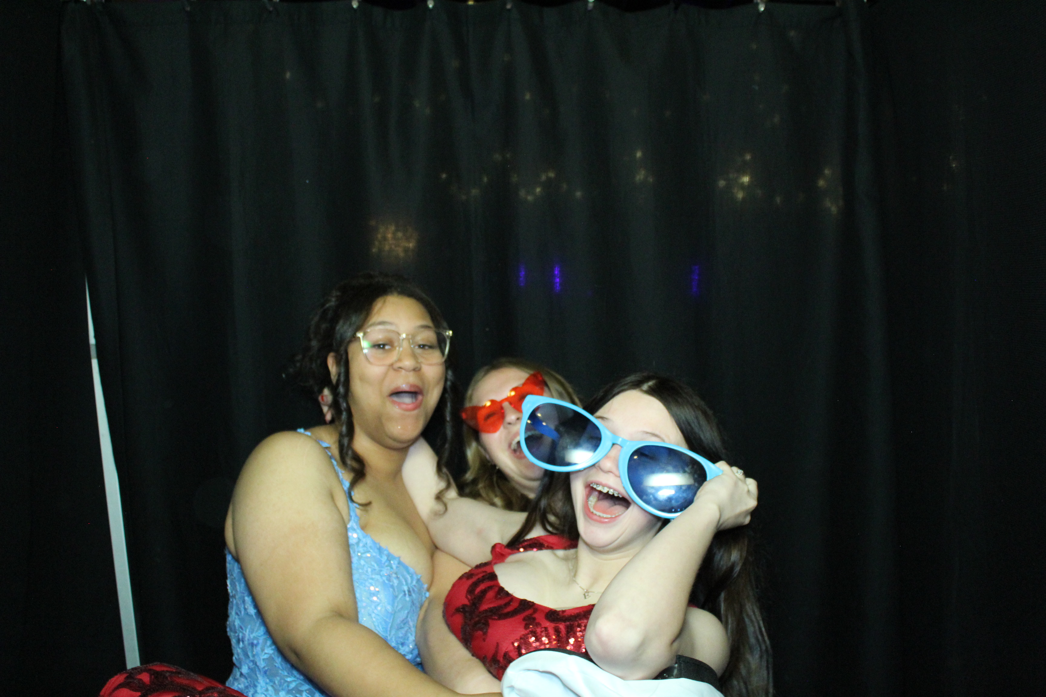 Reading Junior Senior Prom | View more photos from the event at gallery.photoboothcincy.com/u/PhotoBoothCincy/Reading-Junior-Senior-Prom