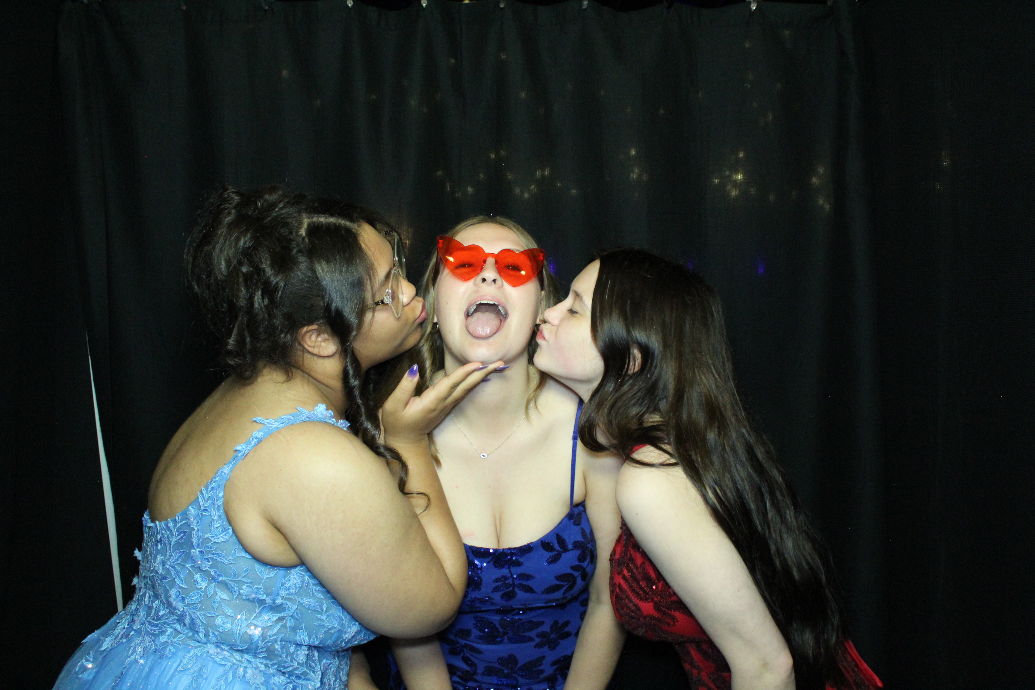 Reading Junior Senior Prom | View more photos from the event at gallery.photoboothcincy.com/u/PhotoBoothCincy/Reading-Junior-Senior-Prom