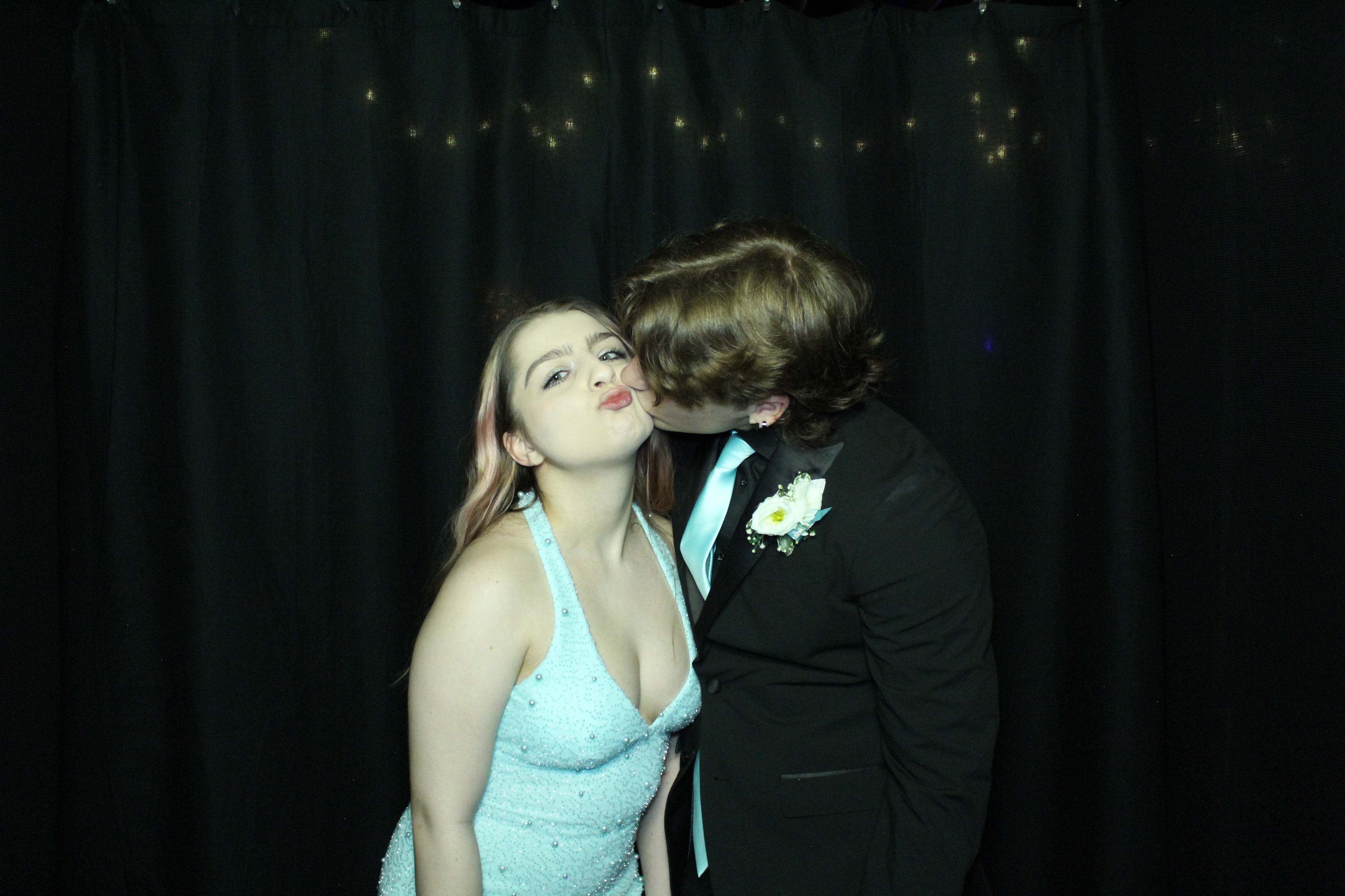 Reading Junior Senior Prom | View more photos from the event at gallery.photoboothcincy.com/u/PhotoBoothCincy/Reading-Junior-Senior-Prom