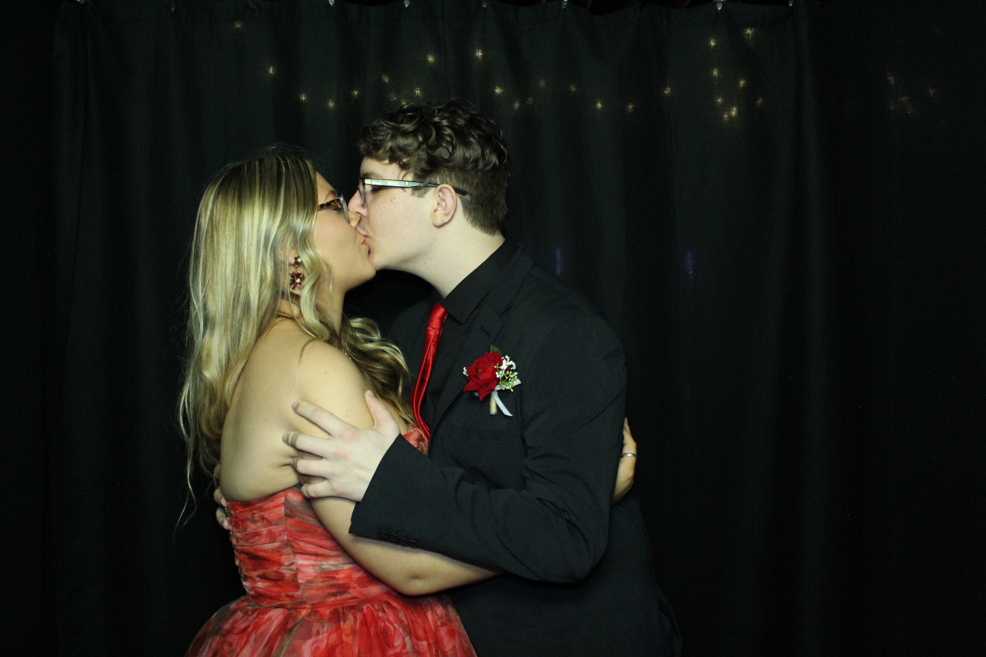Reading Junior Senior Prom | View more photos from the event at gallery.photoboothcincy.com/u/PhotoBoothCincy/Reading-Junior-Senior-Prom