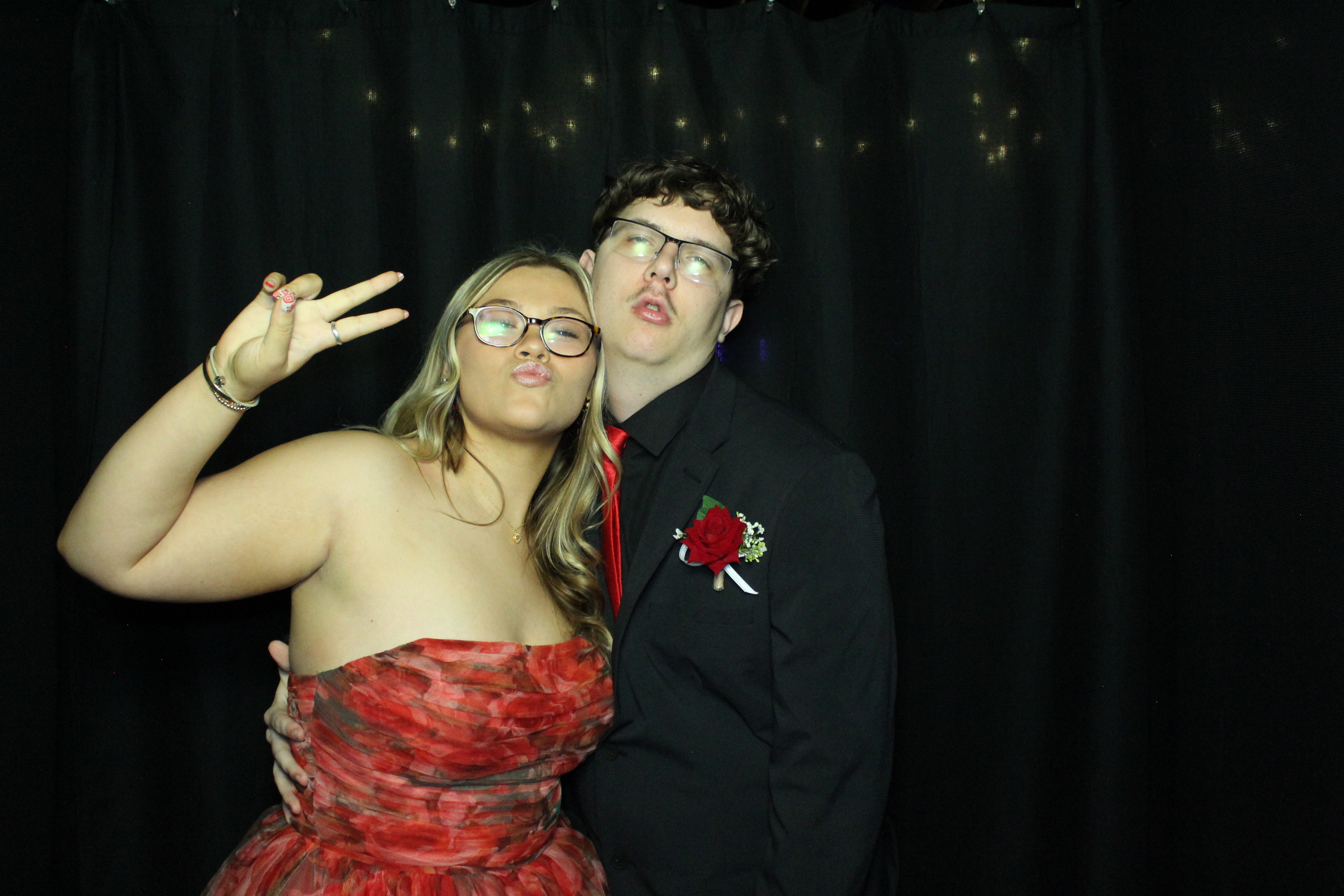 Reading Junior Senior Prom | View more photos from the event at gallery.photoboothcincy.com/u/PhotoBoothCincy/Reading-Junior-Senior-Prom