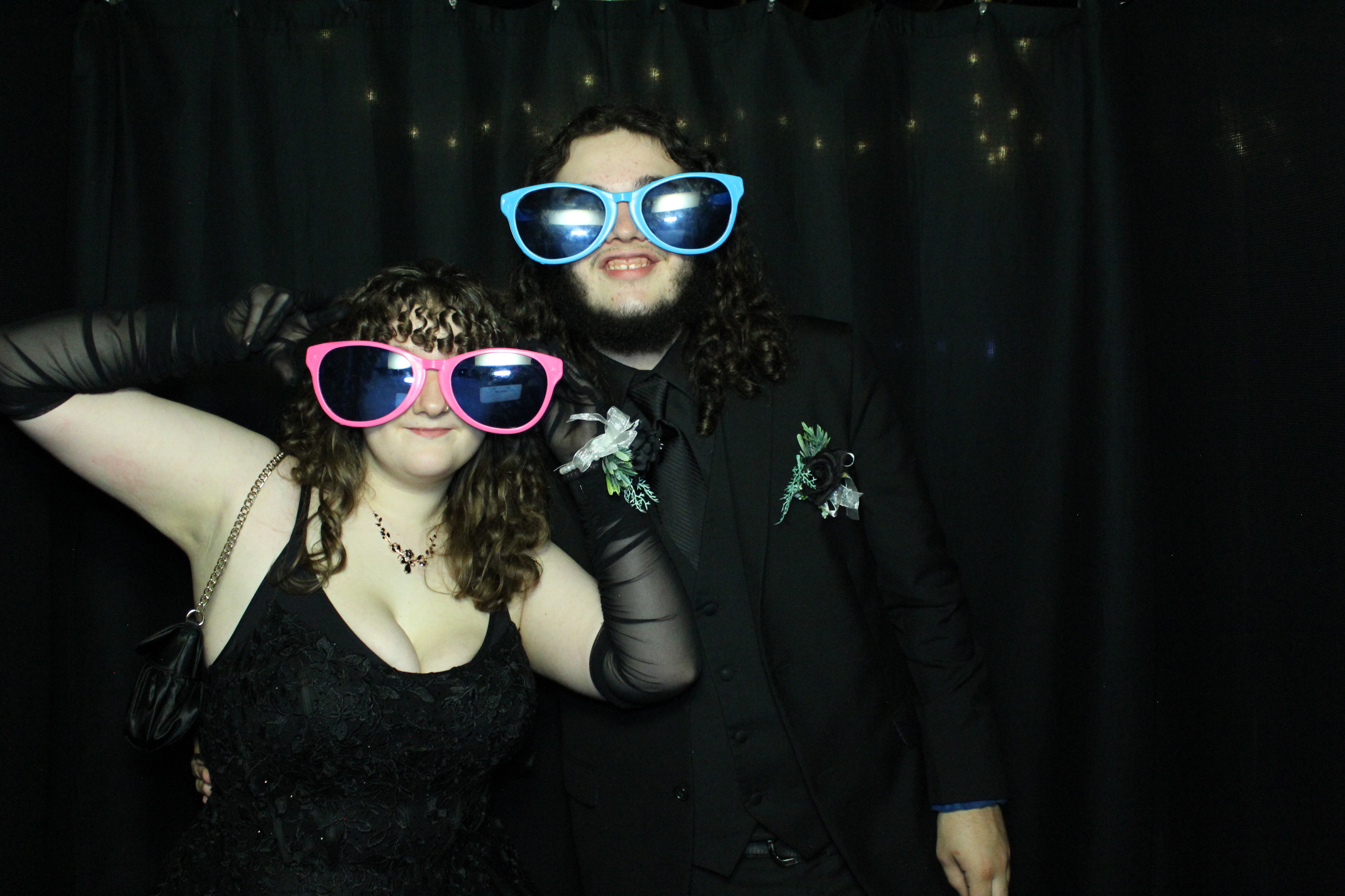 Reading Junior Senior Prom | View more photos from the event at gallery.photoboothcincy.com/u/PhotoBoothCincy/Reading-Junior-Senior-Prom
