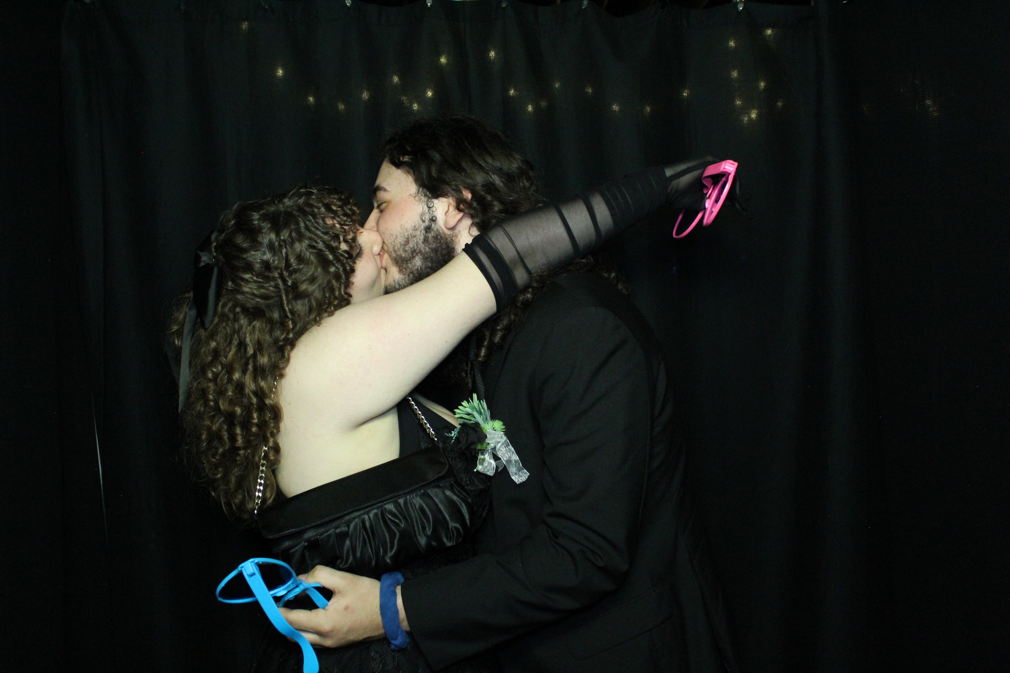 Reading Junior Senior Prom | View more photos from the event at gallery.photoboothcincy.com/u/PhotoBoothCincy/Reading-Junior-Senior-Prom