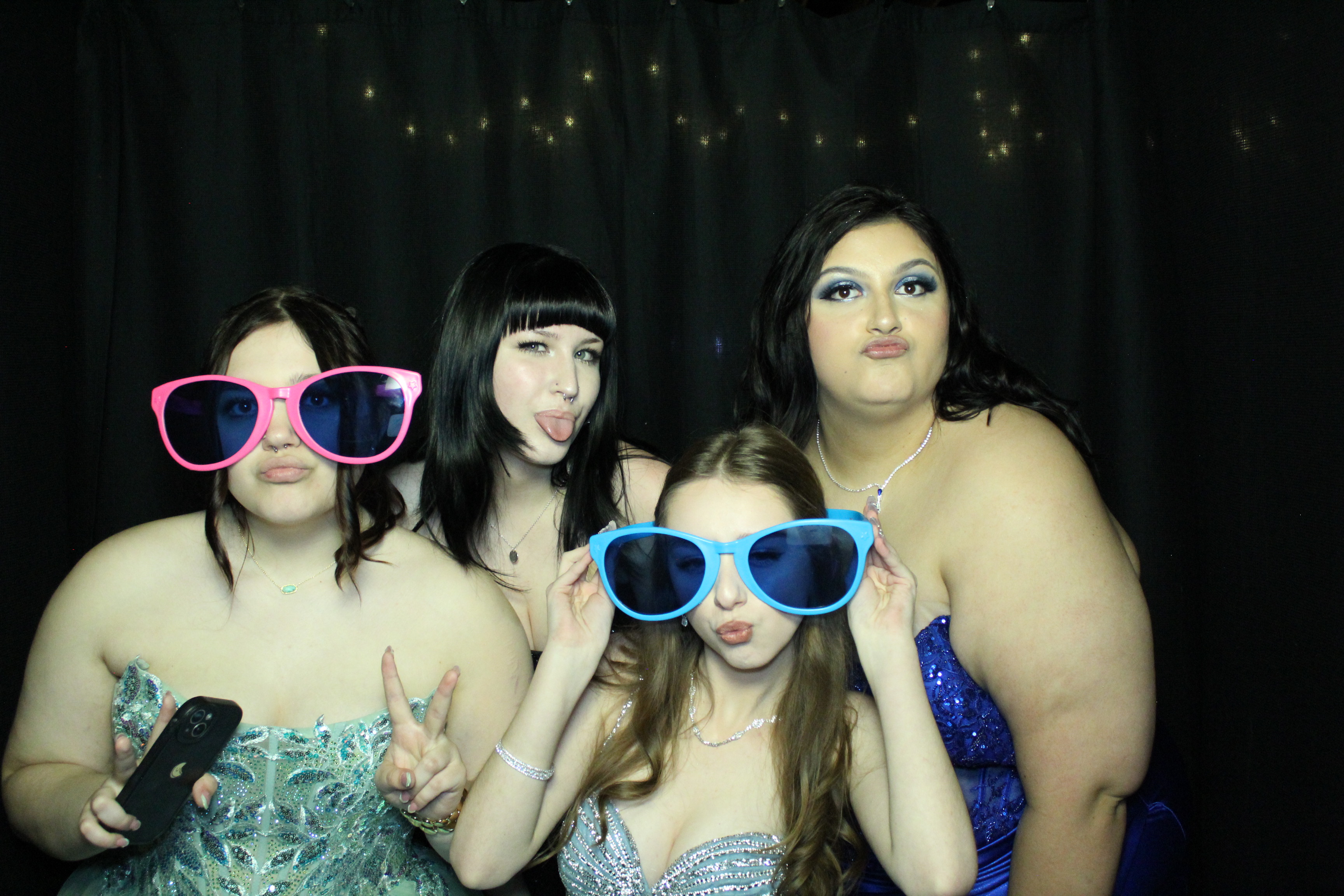 Reading Junior Senior Prom | View more photos from the event at gallery.photoboothcincy.com/u/PhotoBoothCincy/Reading-Junior-Senior-Prom