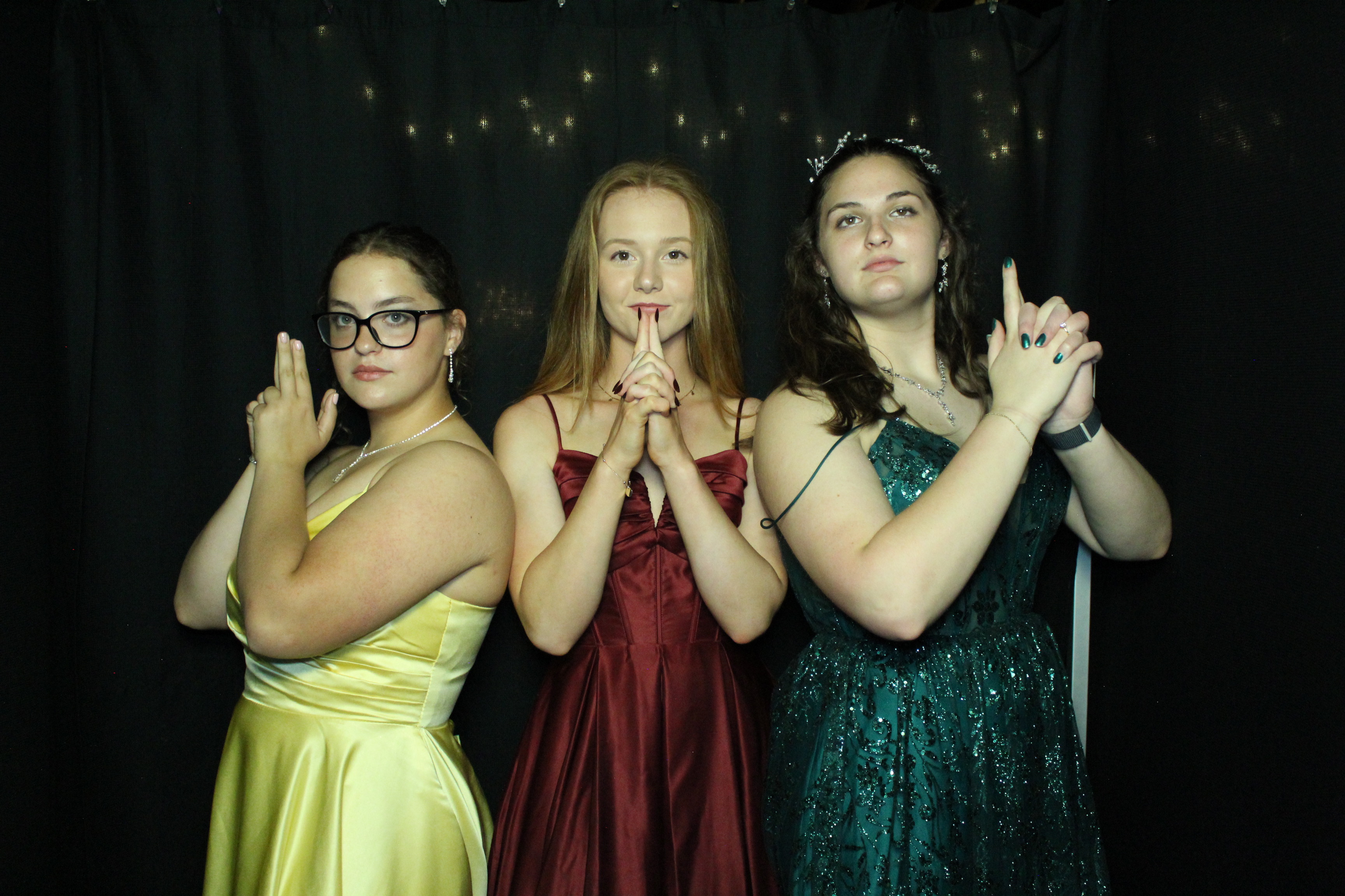 Reading Junior Senior Prom | View more photos from the event at gallery.photoboothcincy.com/u/PhotoBoothCincy/Reading-Junior-Senior-Prom