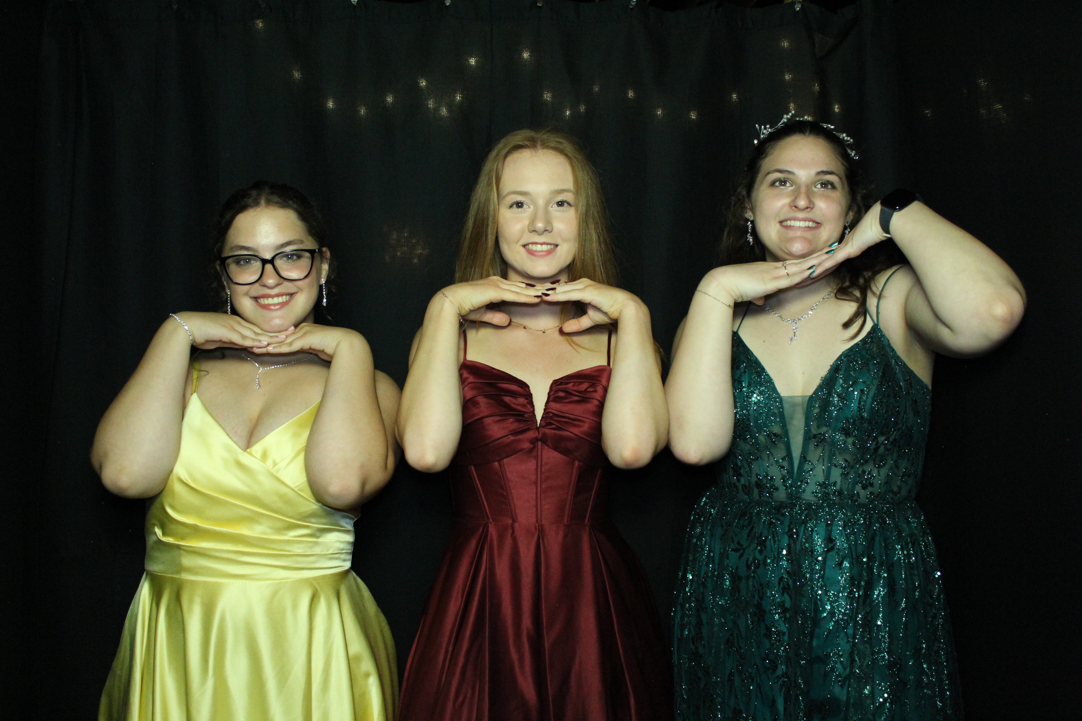 Reading Junior Senior Prom | View more photos from the event at gallery.photoboothcincy.com/u/PhotoBoothCincy/Reading-Junior-Senior-Prom