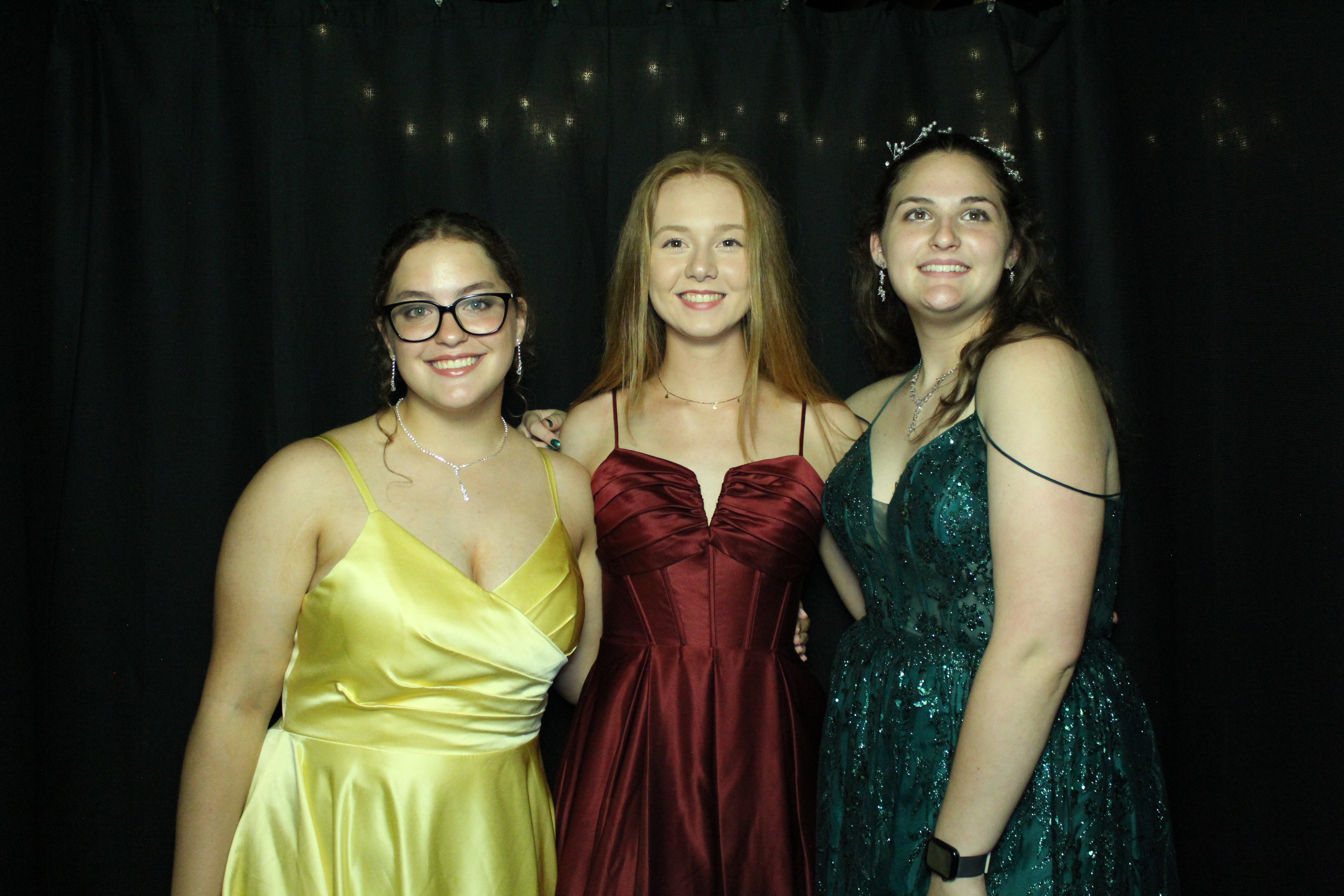 Reading Junior Senior Prom | View more photos from the event at gallery.photoboothcincy.com/u/PhotoBoothCincy/Reading-Junior-Senior-Prom